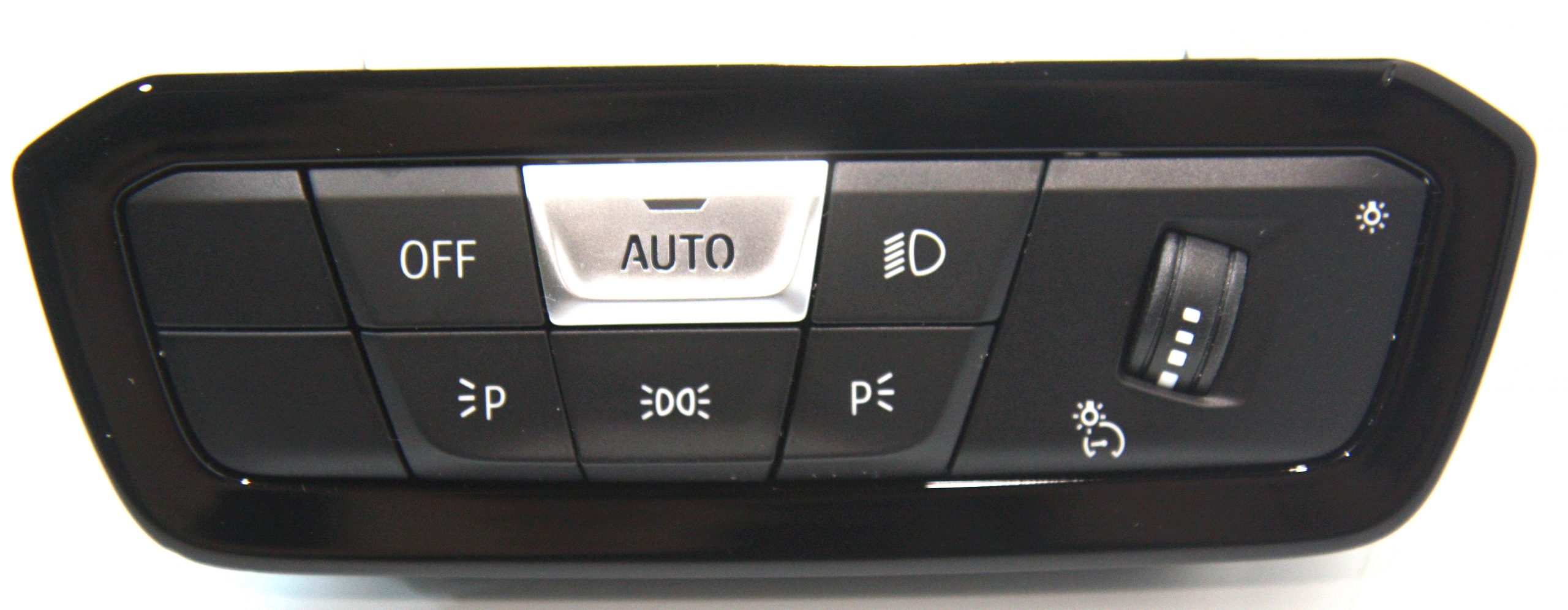 BMW 3 (G20 / G21) Valokatkaisin BMW 3 SERIES Light switch OEM 61319461139

Part...