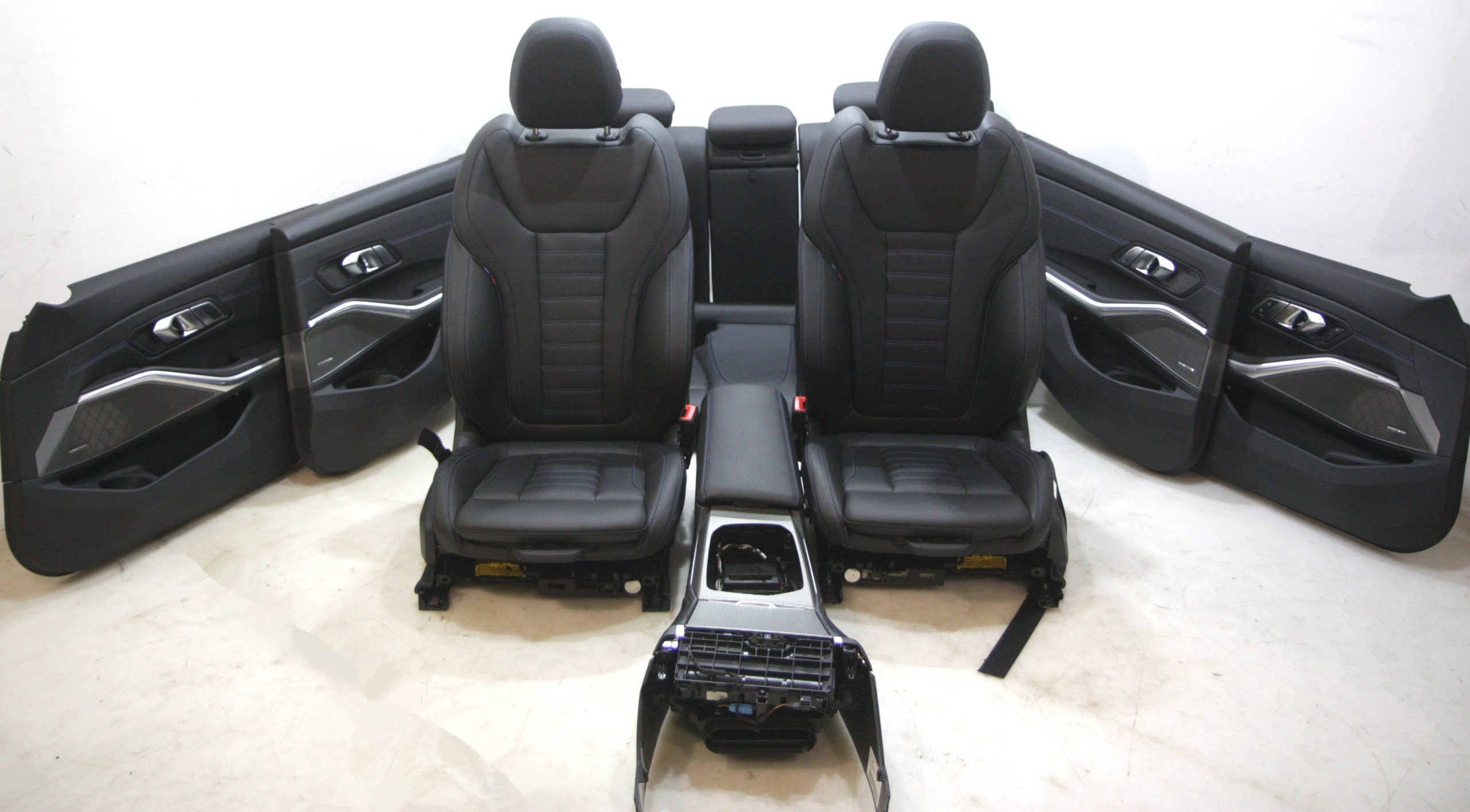 BMW 3 (G20 / G21) Seat Set BMW 3 SERIES Seat Set OEM AE78316

Part codes: ...