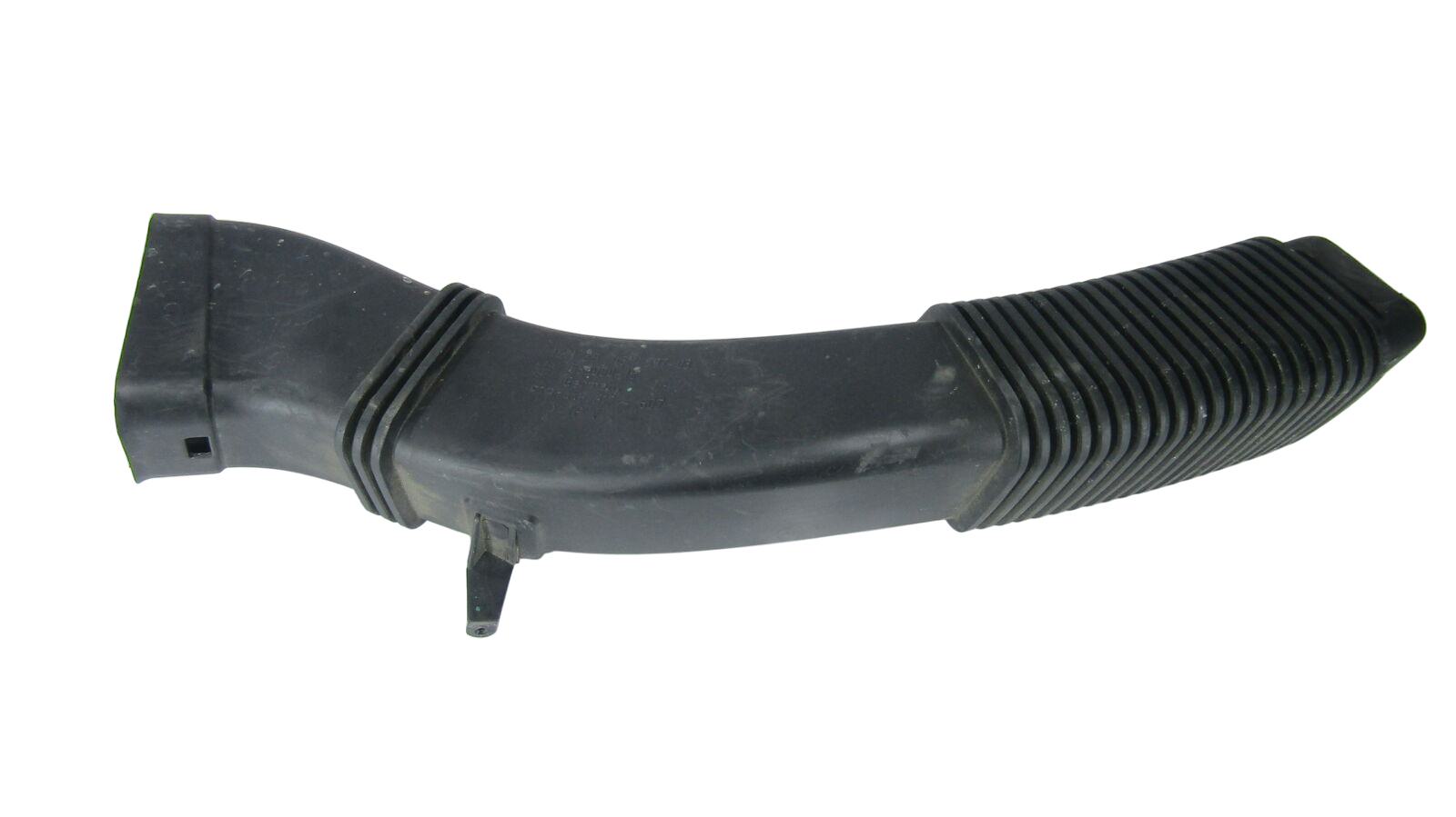 BMW 5 (F10 / F11) Air intake duct part BMW 5 SERIES Air intake duct part OEM 137178115...