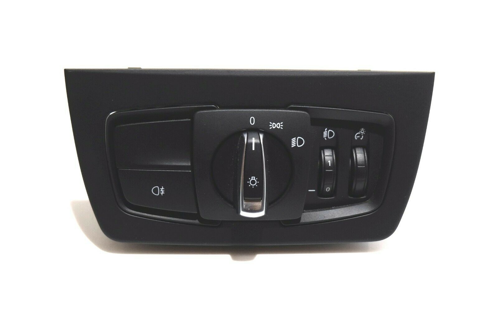 BMW 3 (F30 / F31) Valokatkaisin BMW 3 SERIES Light switch OEM 61319265300

Part...