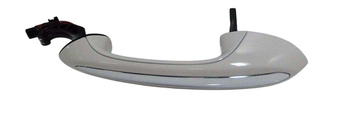 BMW 5 (G30 / G31) Front door handle cover BMW M5 Front door handle cover OEM 51217417813
...
