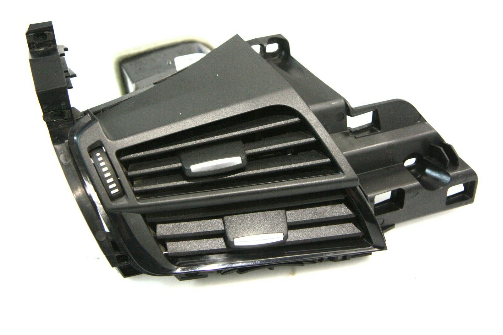 BMW X5 (F15) Dashboard air vent grill cover trim BMW X5 Dashboard air vent grill cover trim OEM ...