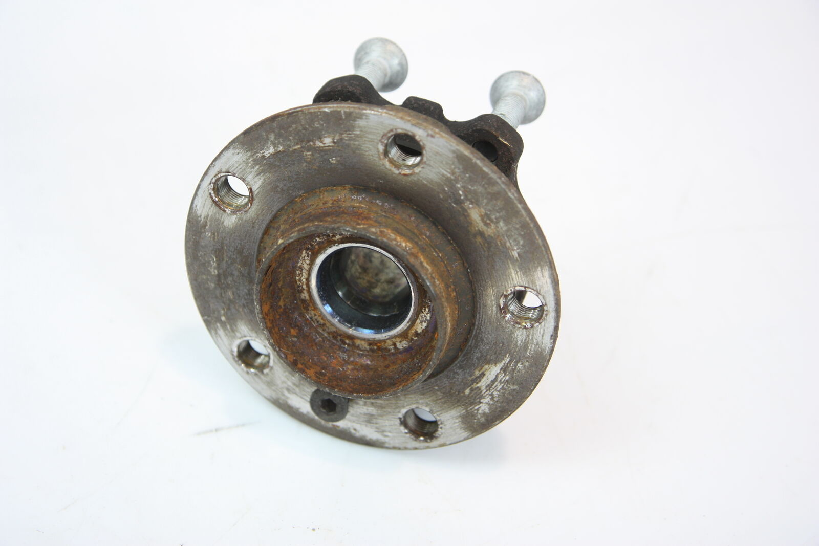 BMW 6 (F06 / F12 / F13) Front wheel hub BMW 6 SERIES Front wheel hub OEM 31206872888

P...