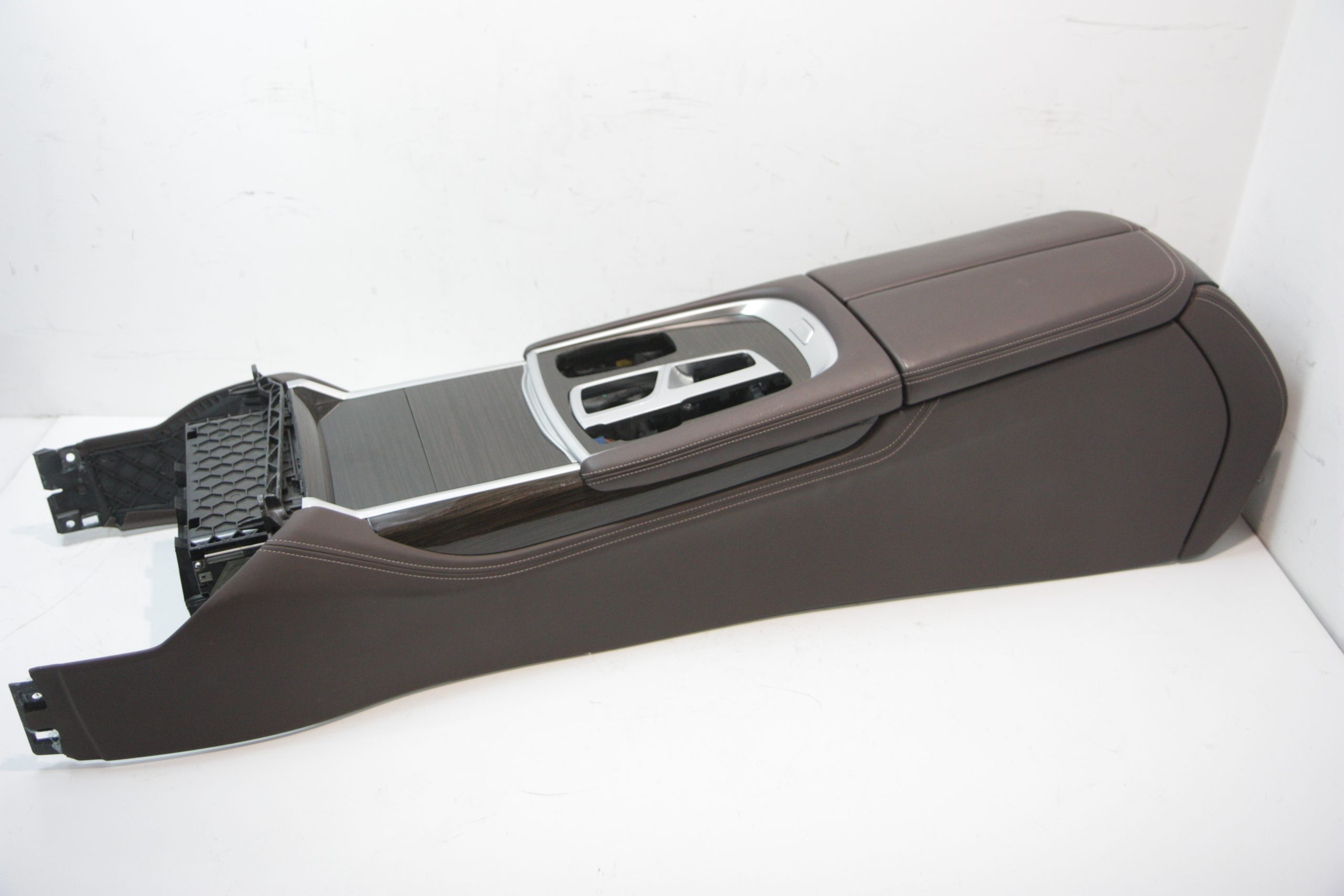 BMW 7 (G11 / G12) center console BMW 7 SERIES center Console OEM 51166843413

Pa...
