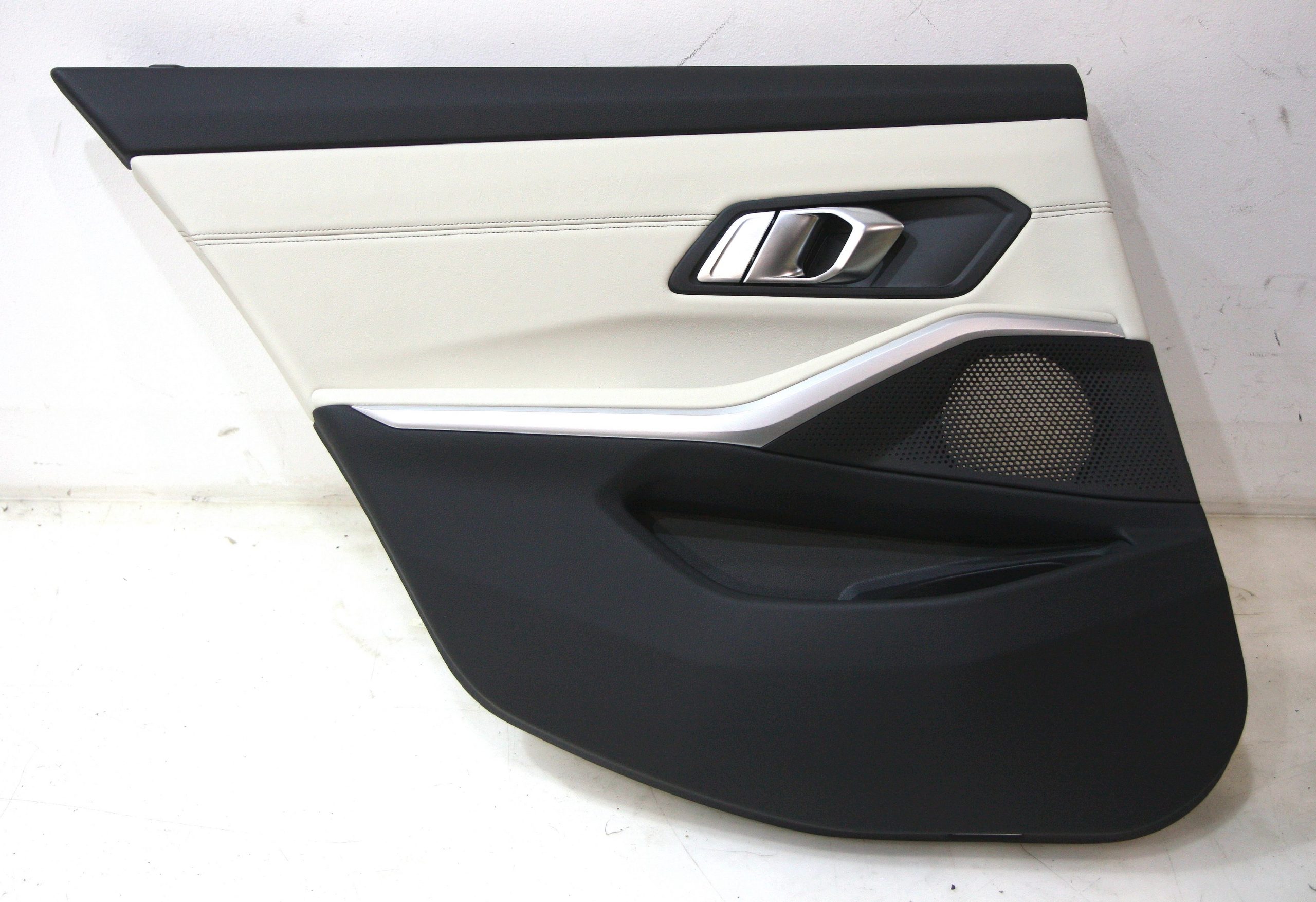 BMW 3 (G20 / G21) Rear door card panel trim BMW 3 SERIES Rear door card panel trim OEM 5142...