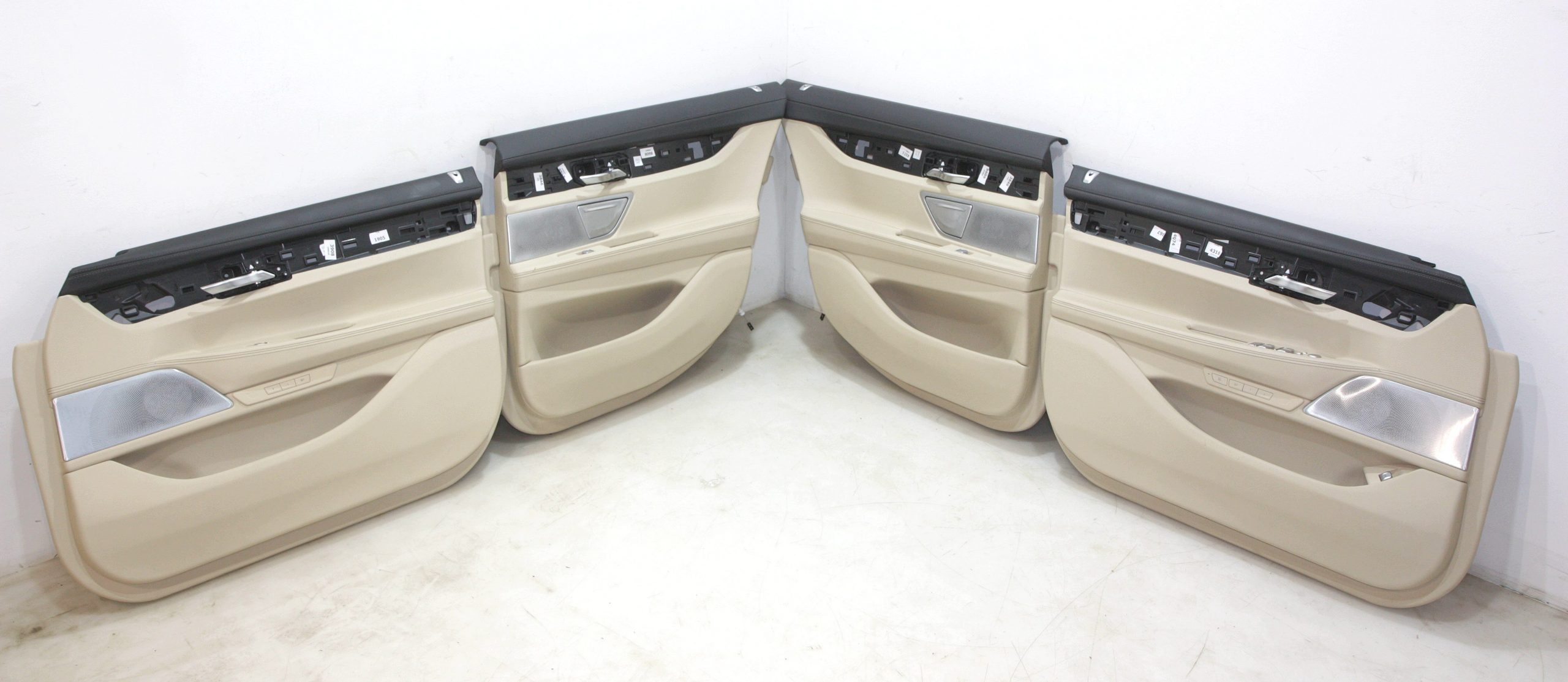 BMW 7 (G11 / G12) Rear door card panel trim BMW 7 SERIES Rear door card panel trim OEM 7448...
