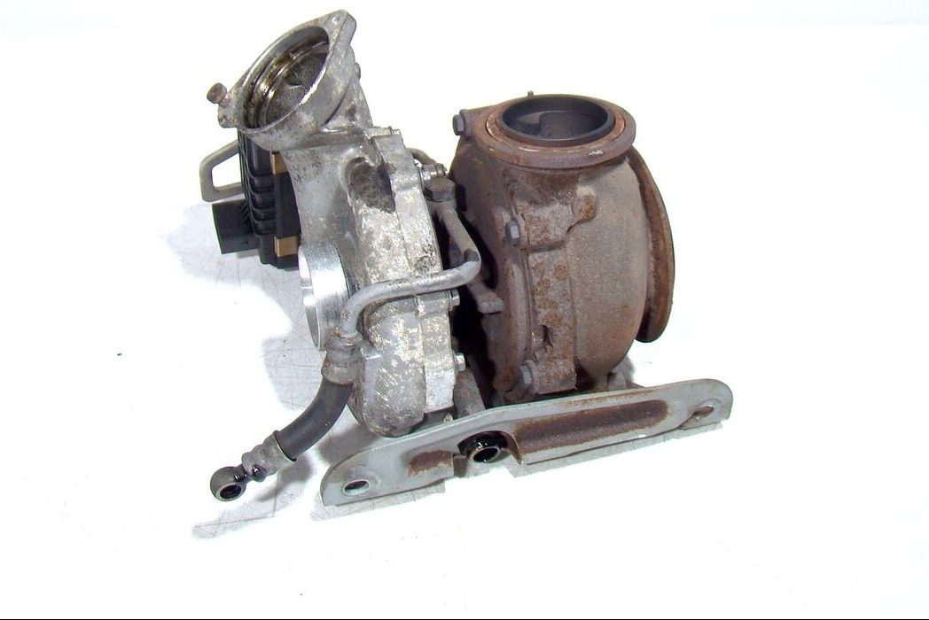 BMW X5 (E70) turbo BMW X5 Turbo OEM 11657796314

Part codes: 11657...