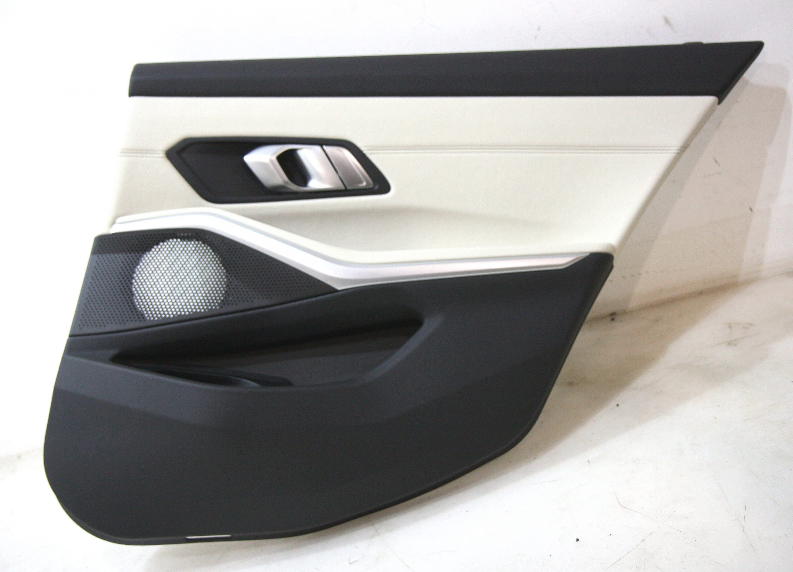 BMW 3 (G20 / G21) Rear door card panel trim BMW 3 SERIES Rear door card panel trim OEM 5142...