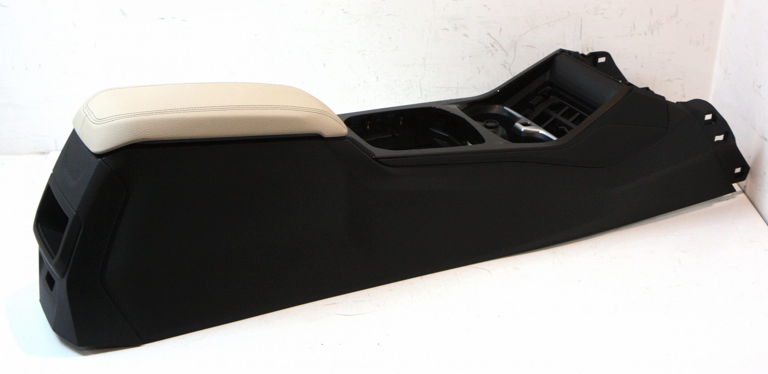 BMW 2 (F44) center console