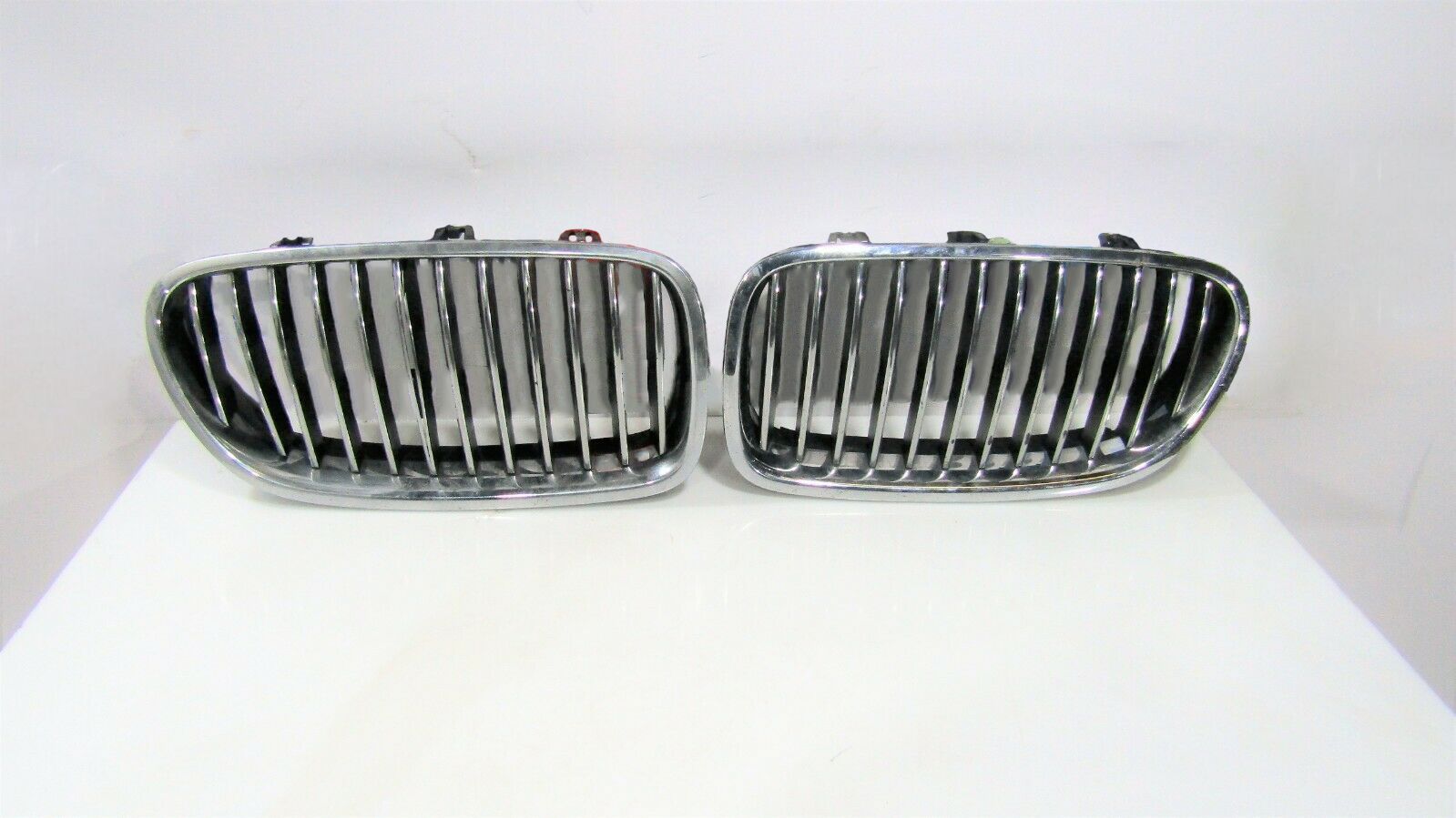 BMW 5 (F10 / F11) Front bumper upper radiator grill BMW 5 SERIES Front bumper upper radiator grill ...