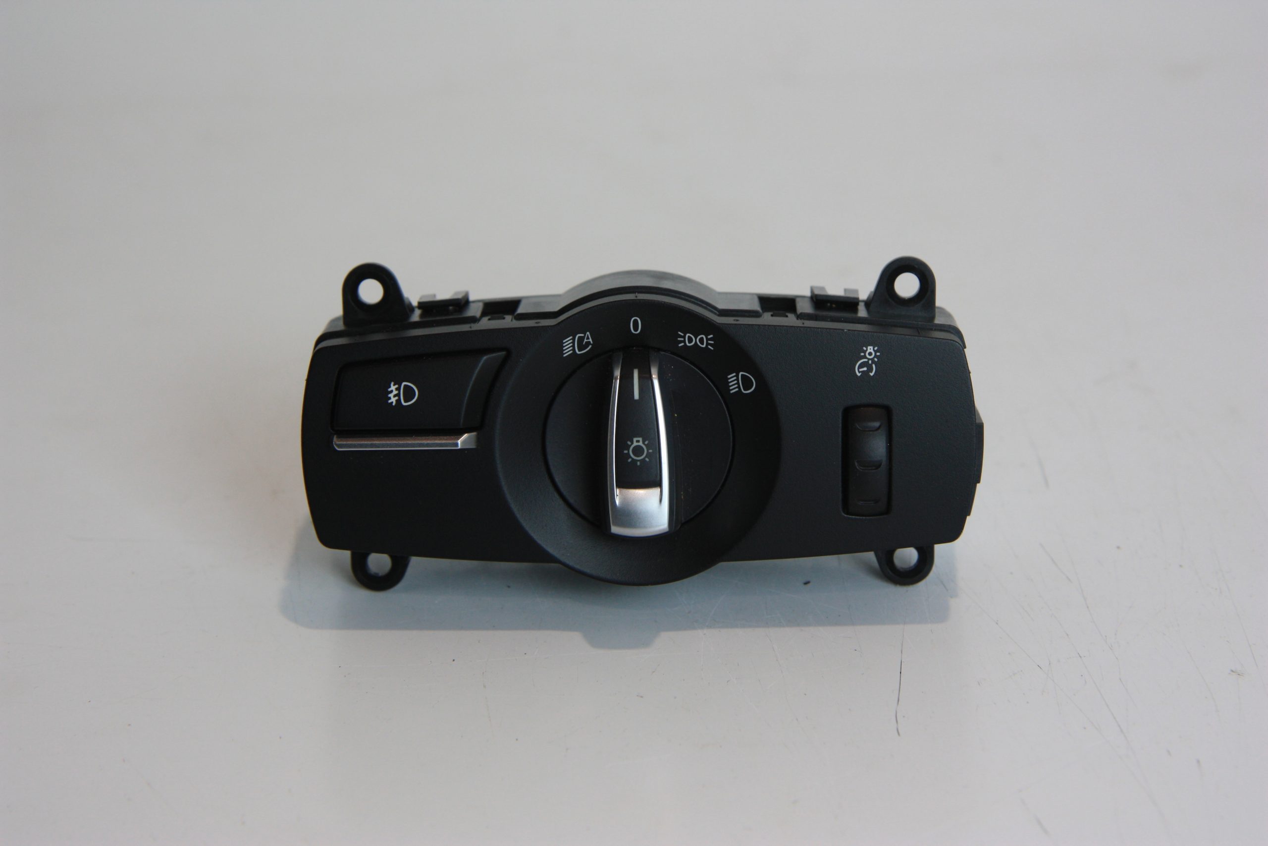 BMW 6 (F06 / F12 / F13) Light switch BMW 6 SERIES Light switch OEM 61316803962

Part...