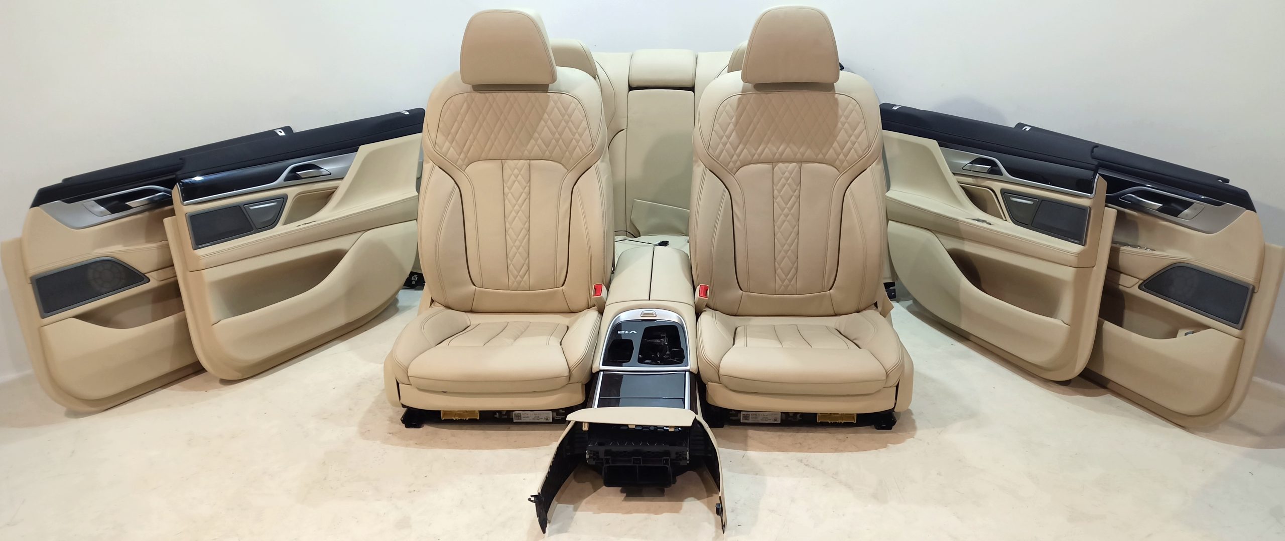 BMW 7 (G11 / G12) Seat Set BMW 7 SERIES Seat Set OEM BM62397

Part codes: ...