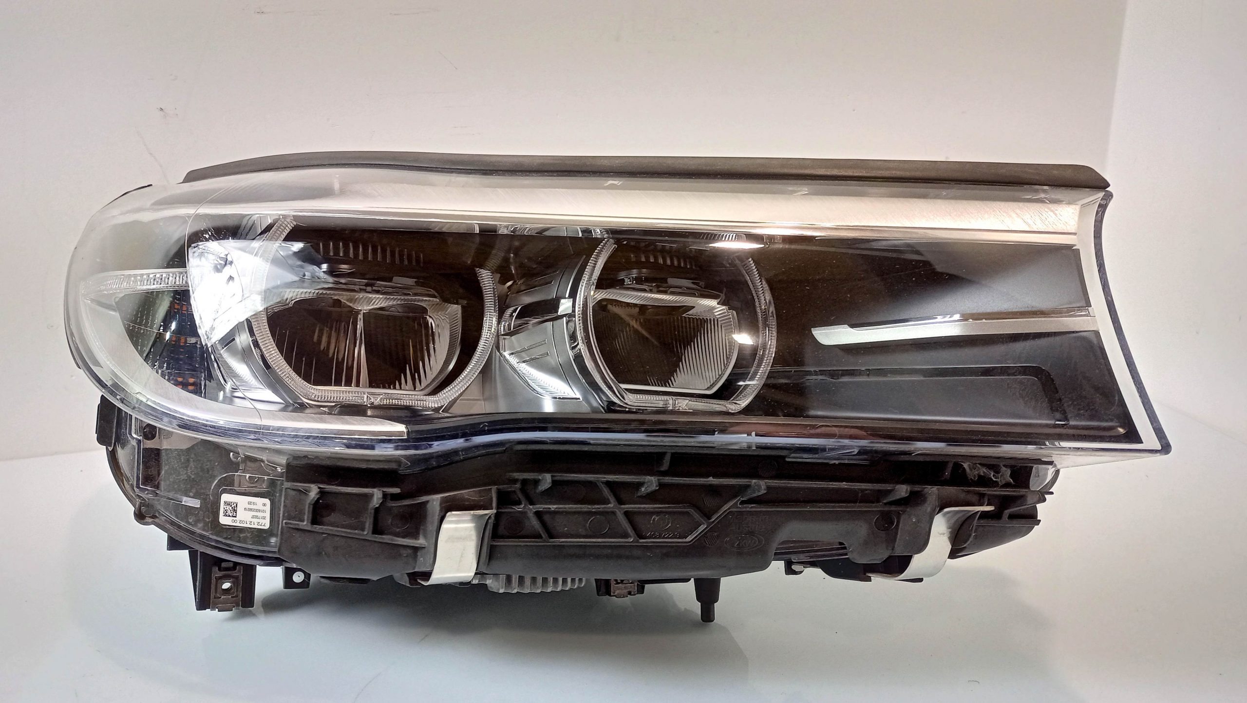 BMW 7 (G11 / G12) Headlight/headlamp BMW 7 SERIES Headlight/headlamp OEM 7408720

Pa...