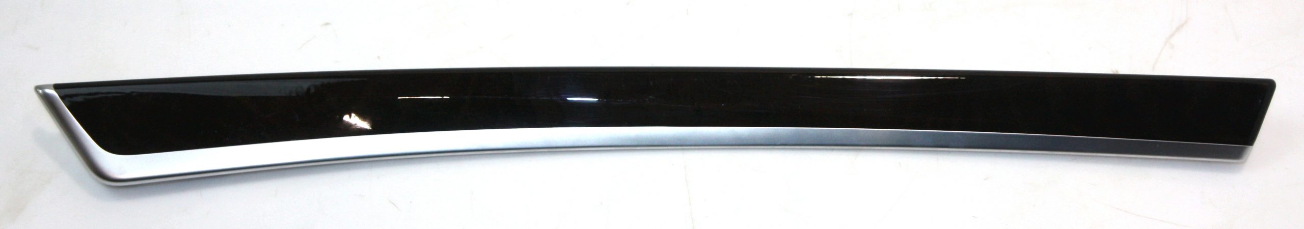 BMW 5 (F10 / F11) Front door trim (molding) BMW 5 SERIES Front door trim (molding) OEM 7225...