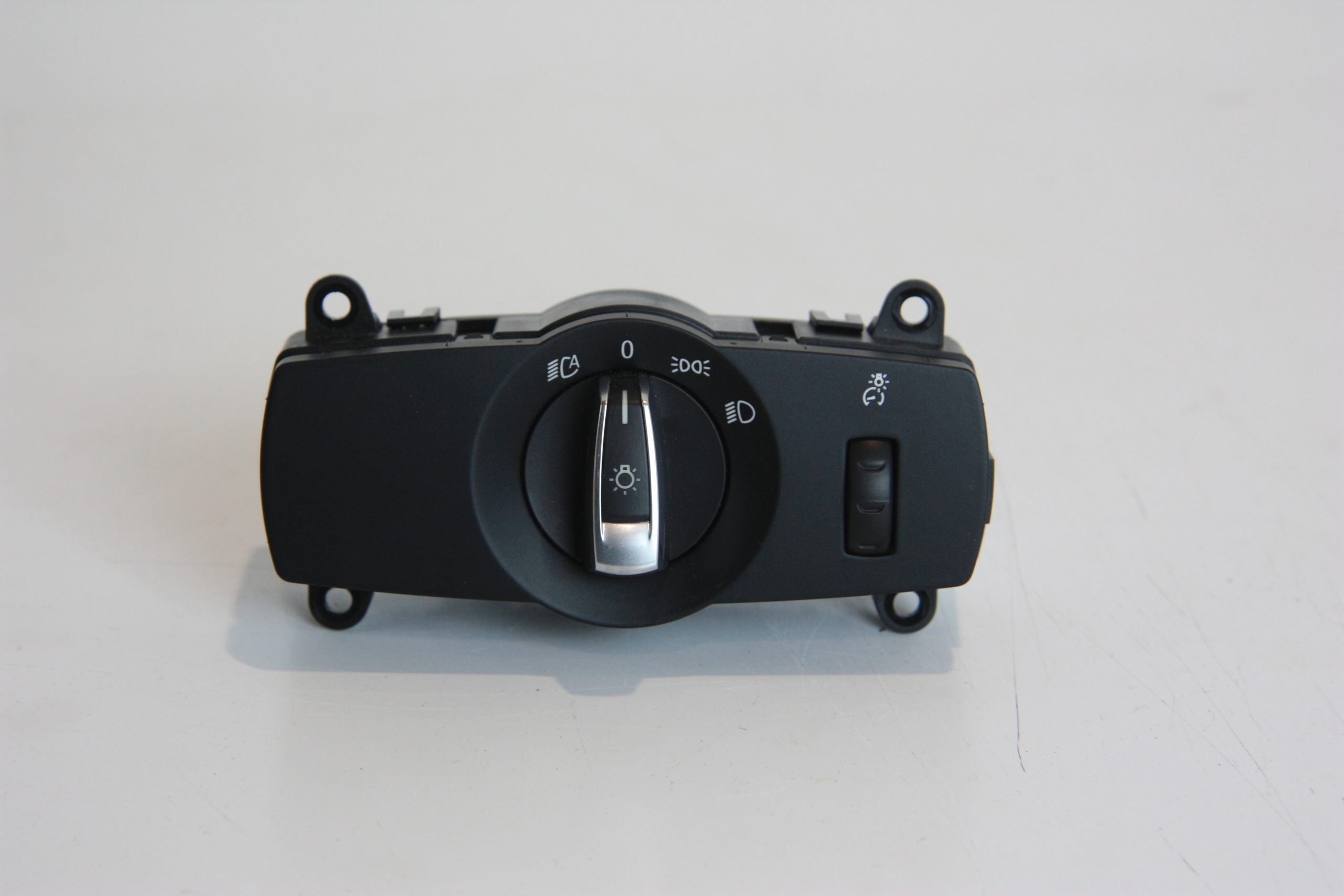BMW 6 (F06 / F12 / F13) Light switch BMW 6 SERIES Light switch OEM 61319311213

Part...