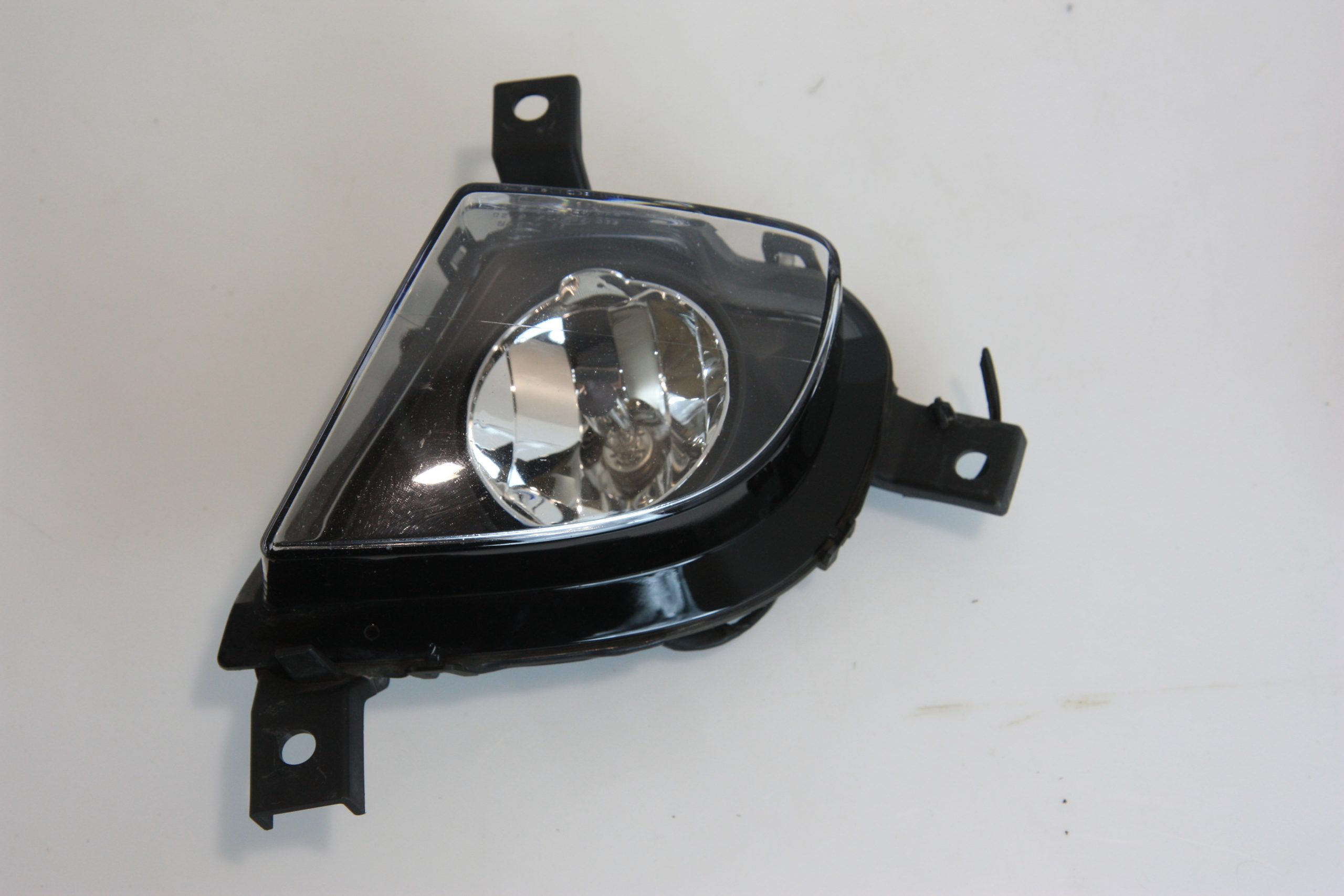BMW 3 (E90 / E91 / E92 / E93) Front fog light BMW 3 SERIES Front fog light OEM 62177199893

P...