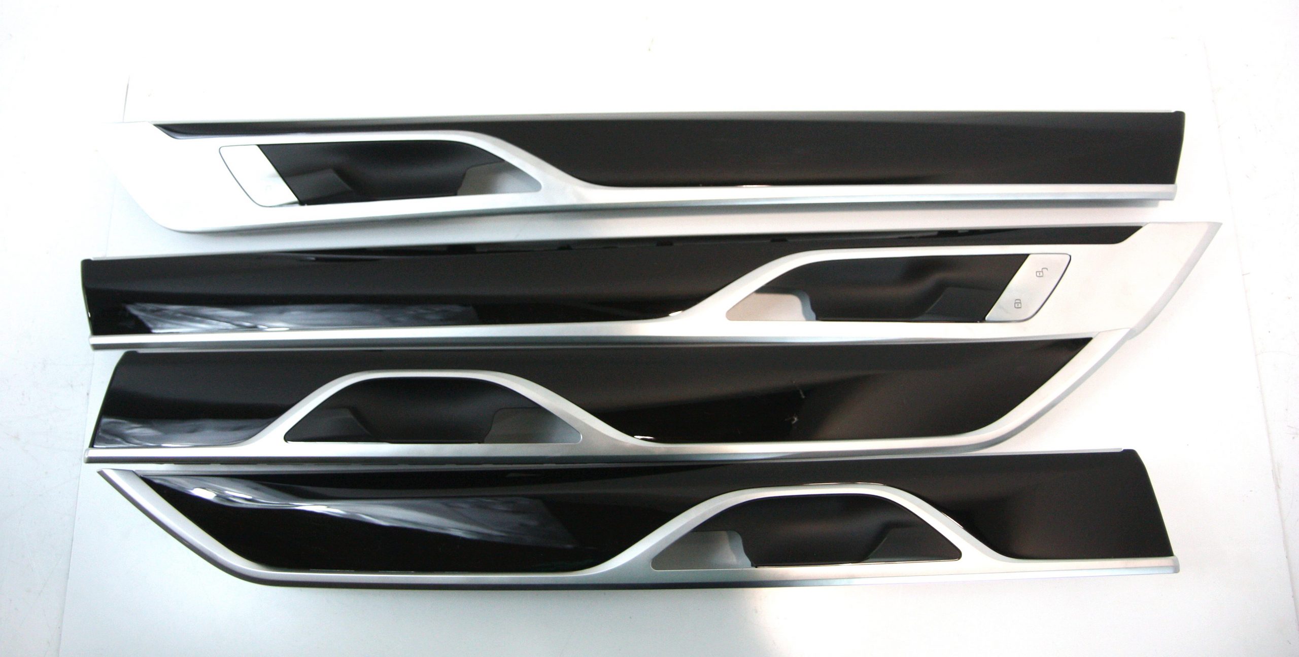 BMW 7 (G11 / G12) Front door trim (molding) BMW 7 SERIES Front door trim (molding) OEM 8077...