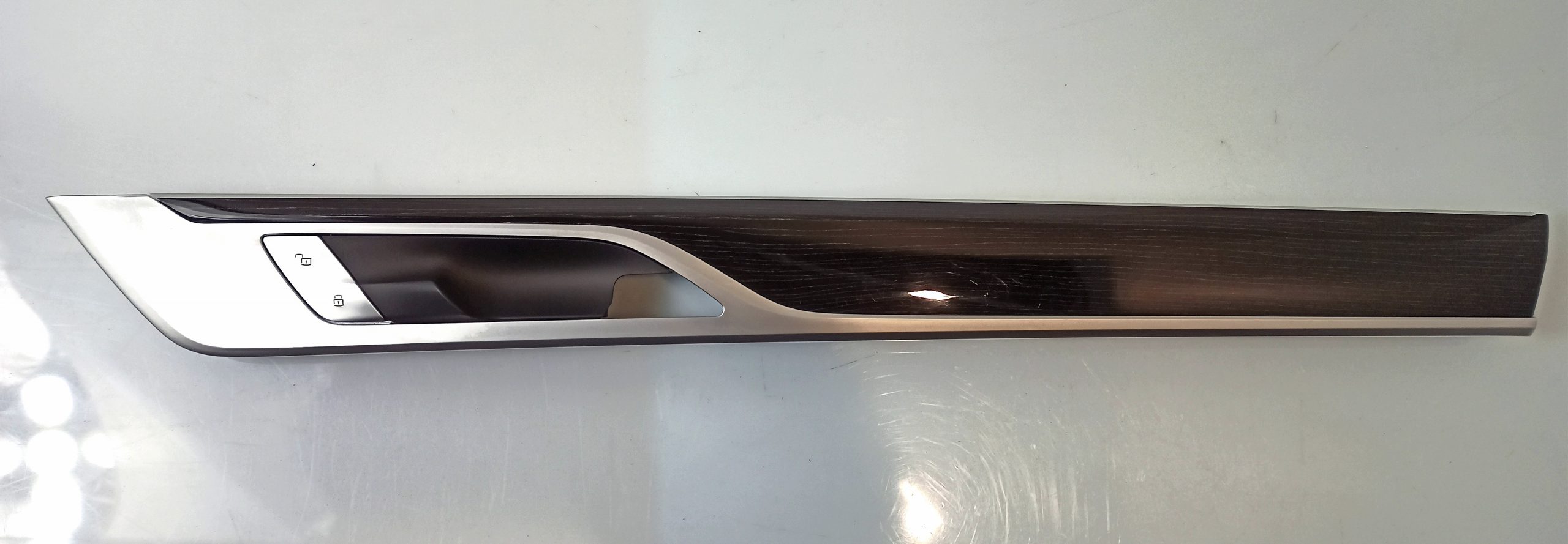 BMW 7 (G11 / G12) Dashboard Trim BMW 7 SERIES Dashboard Trim OEM 7851832

Part c...