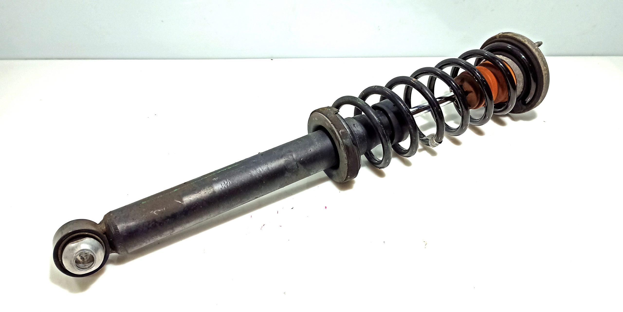 BMW 5 (F10 / F11) Rear shock absorber with coil spring BMW 5 SERIES Rear shock absorber with coil spri...