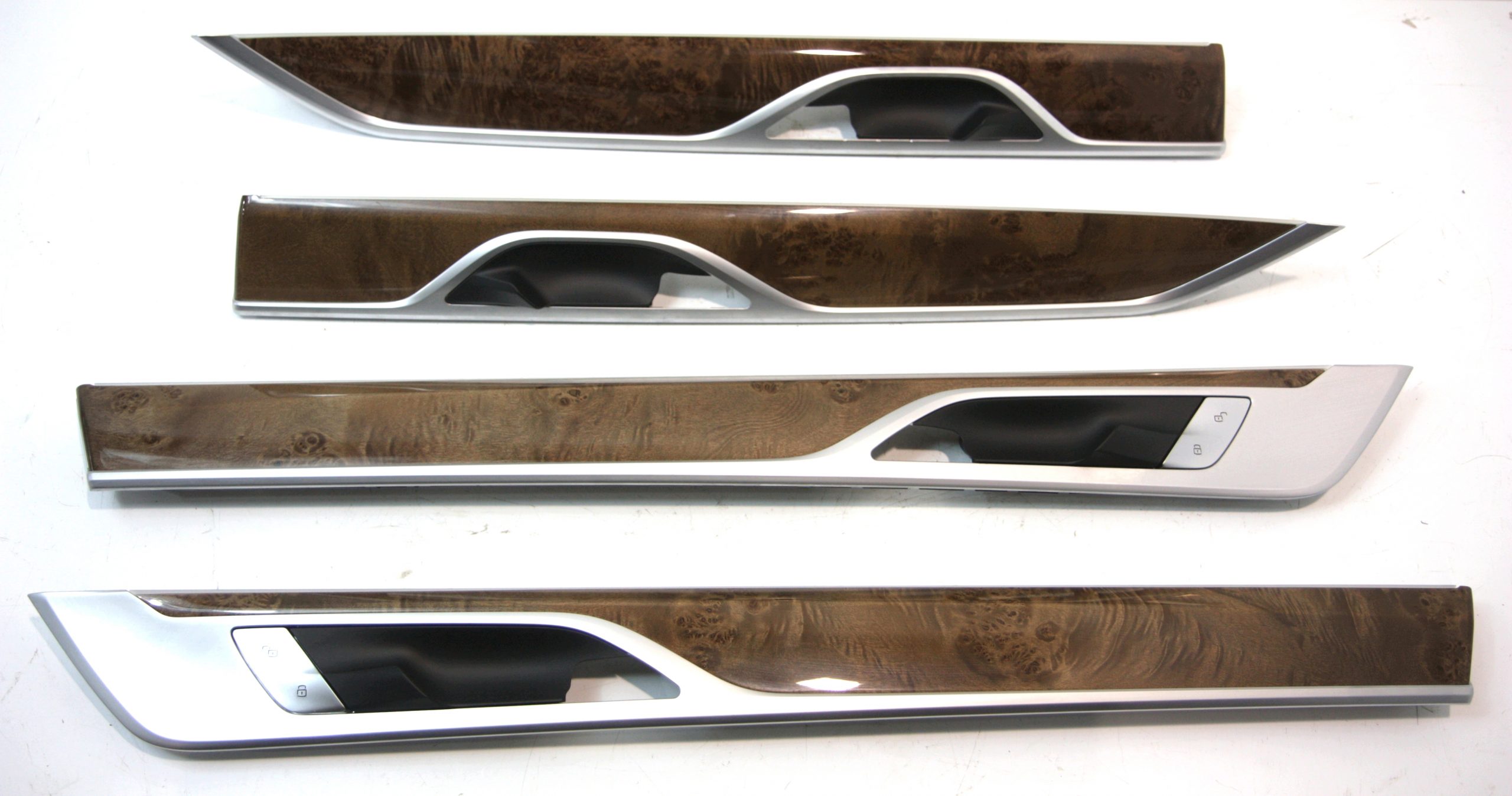 BMW 7 (G11 / G12) Coupe rear side trim panel BMW 7 SERIES Coupe rear side trim panel OEM 742...