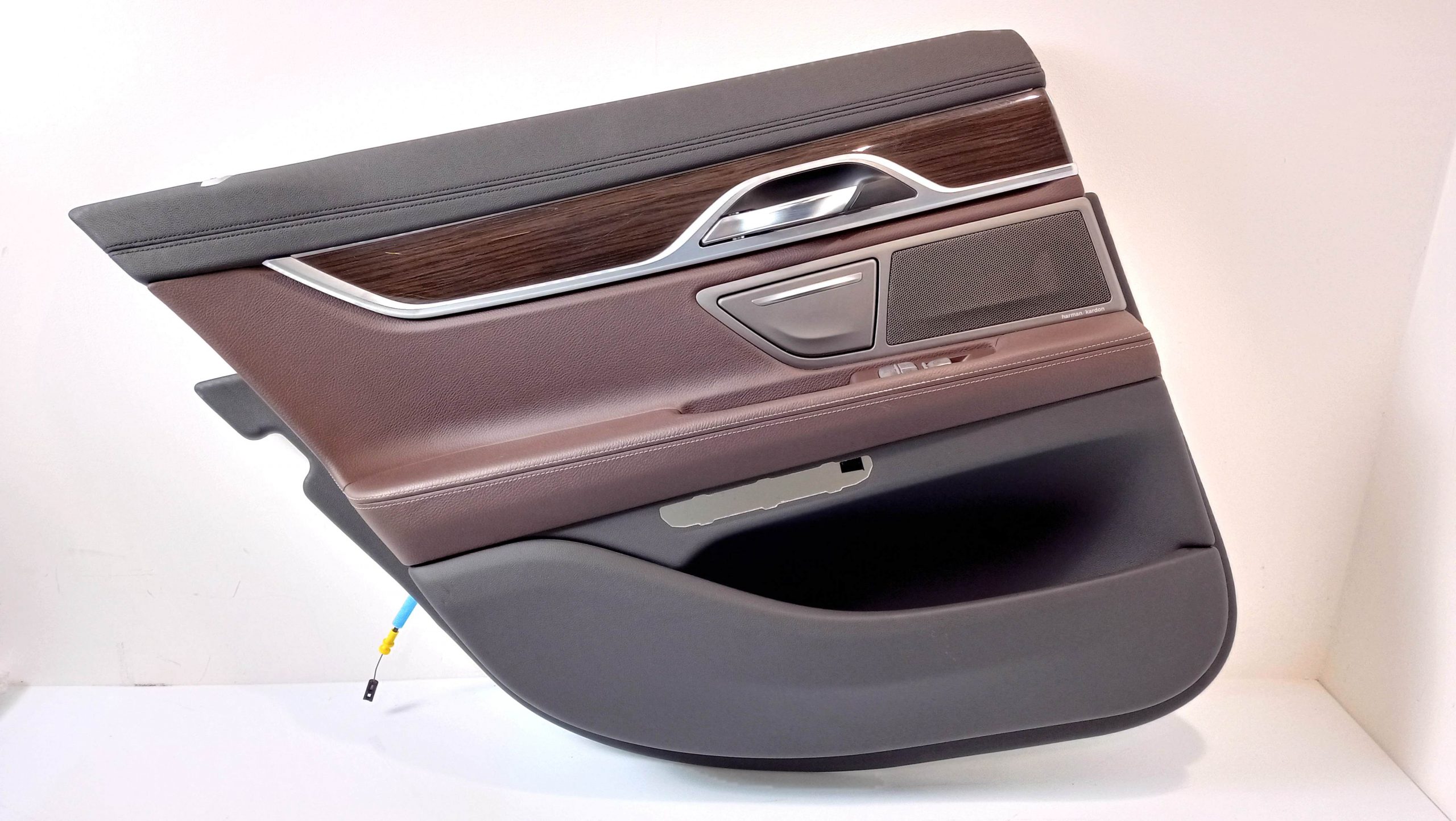 BMW 7 (G11 / G12) Rear door speaker cover trim BMW 7 SERIES Rear door speaker cover trim OEM 7...