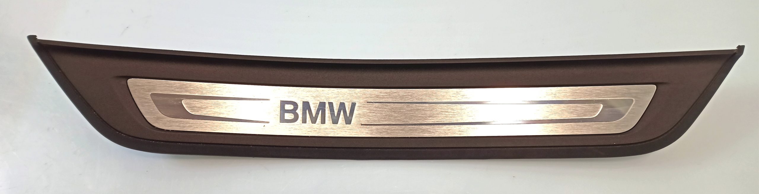 BMW 5 (G30 / G31) Front sill trim cover BMW 5 SERIES Front sill trim cover OEM 51477381...