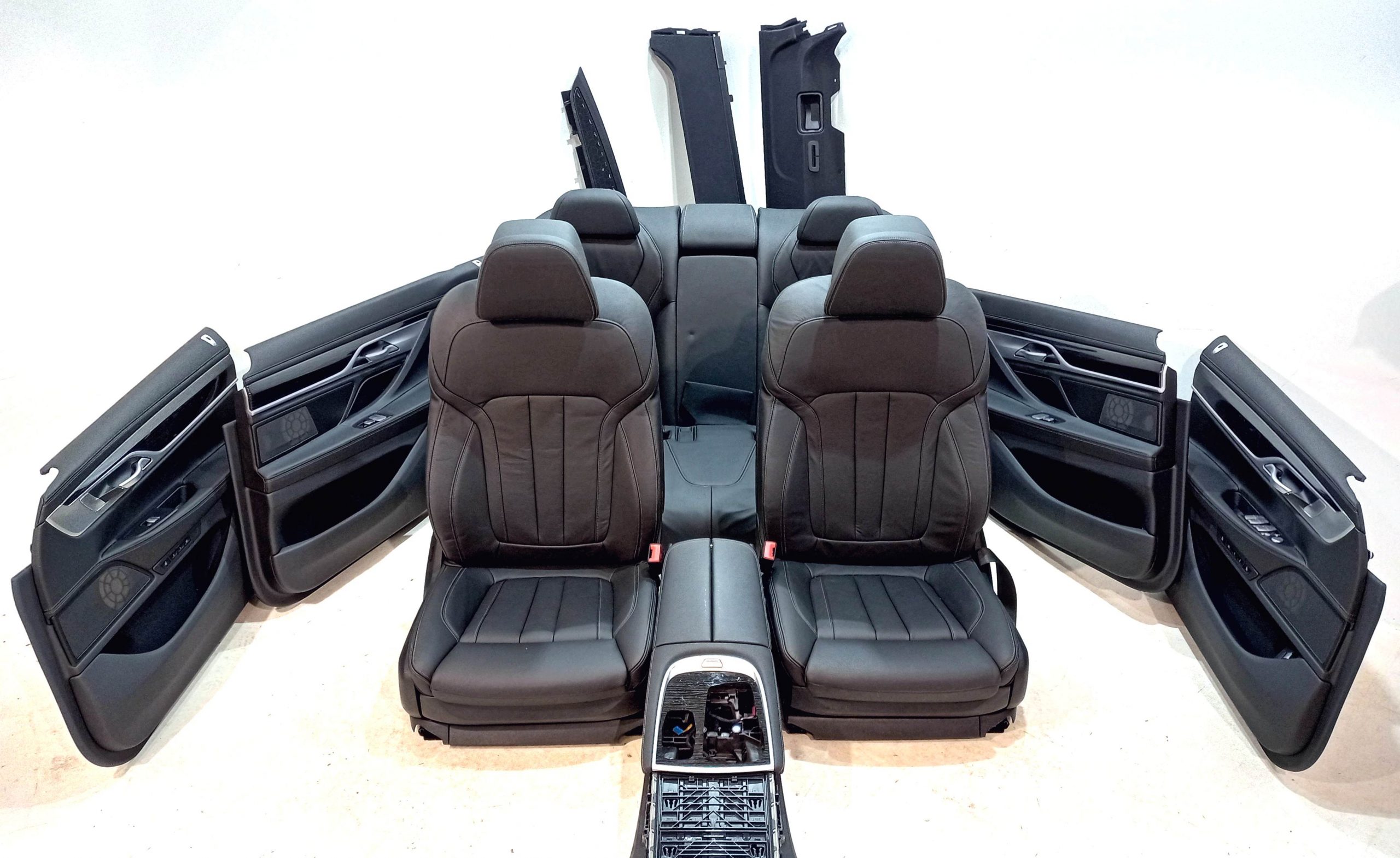 BMW 7 (G11 / G12) Seat Set BMW 7 SERIES Seat Set OEM CD83365

Part codes: ...