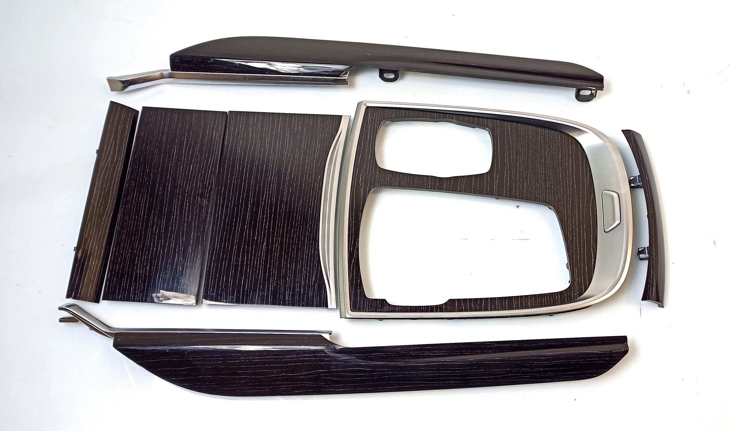 BMW 7 (G11 / G12) Center console decorative trim BMW 7 SERIES Center console decorative trim OEM...
