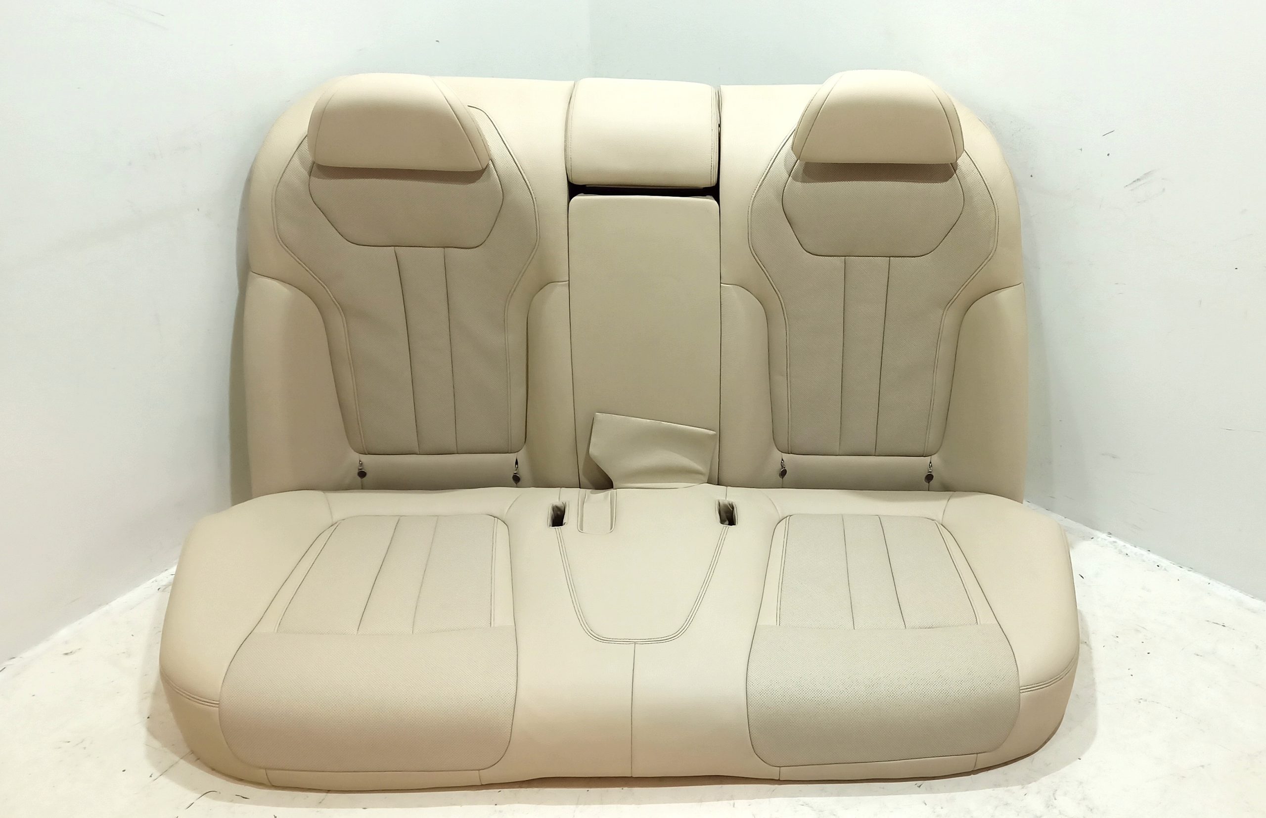 BMW 7 (G11 / G12) Заднее сиденье BMW 7 SERIES Rear Seat OEM 52207354630

Part co...