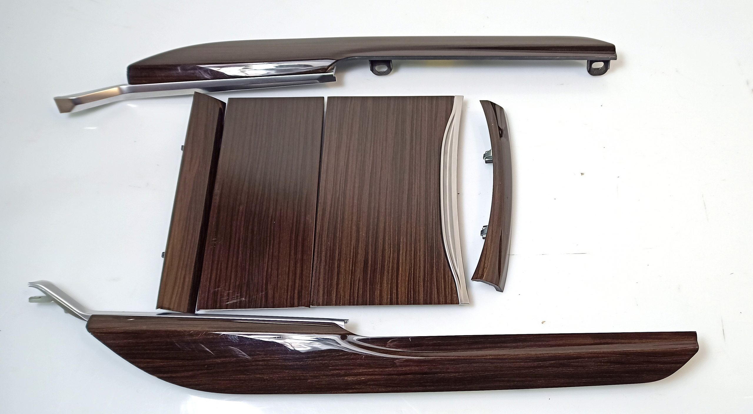 BMW 7 (G11 / G12) Center console decorative trim BMW 7 SERIES Center console decorative trim OEM...