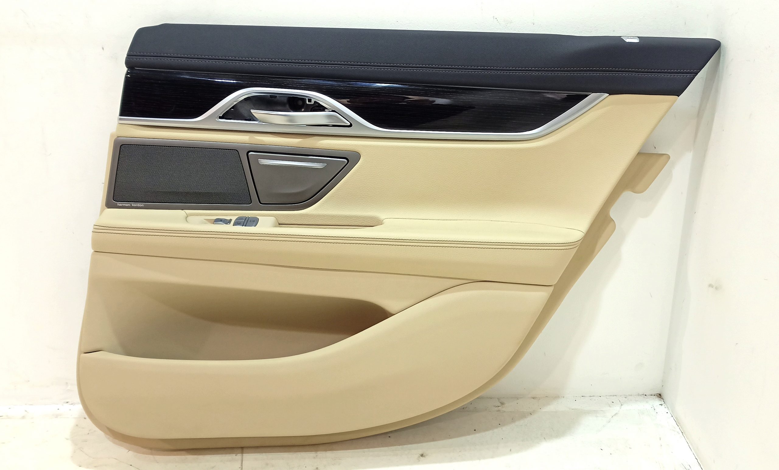BMW 7 (G11 / G12) Door card panel trim set BMW 7 SERIES Door card panel trim set OEM 51427...