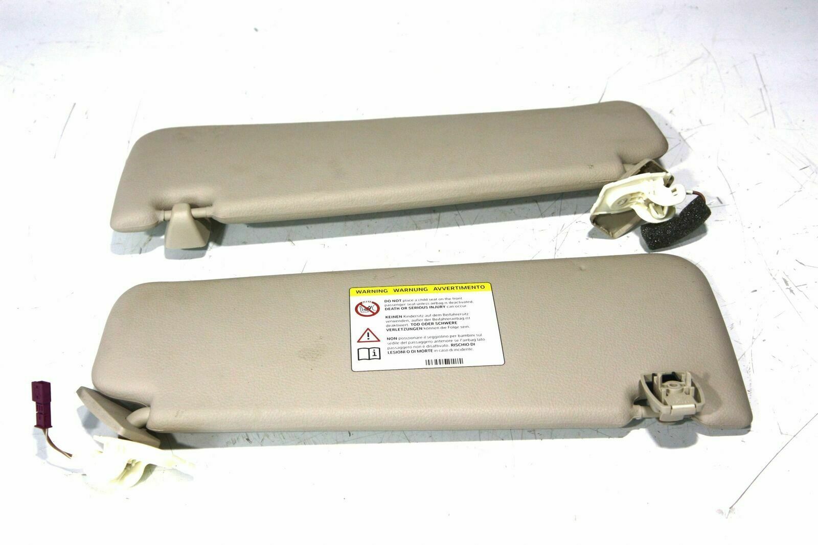 BMW 5 (F10 / F11) Sun visor BMW 5 SERIES Sun visor OEM 7145718

Part codes:...