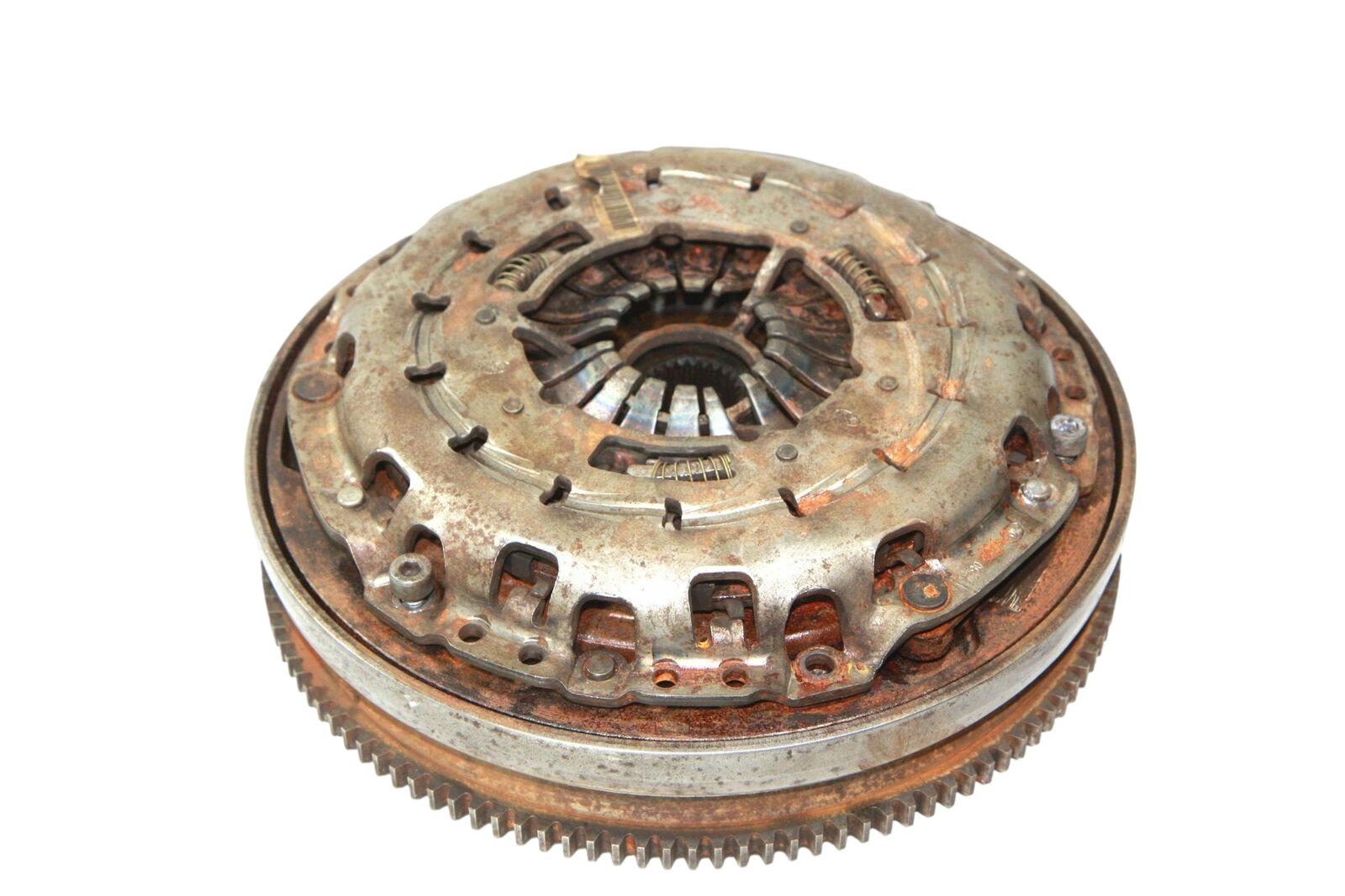 BMW 3 (E90 / E91 / E92 / E93) Clutch set kit BMW 3 SERIES Clutch set kit OEM 21207615629

Pa...