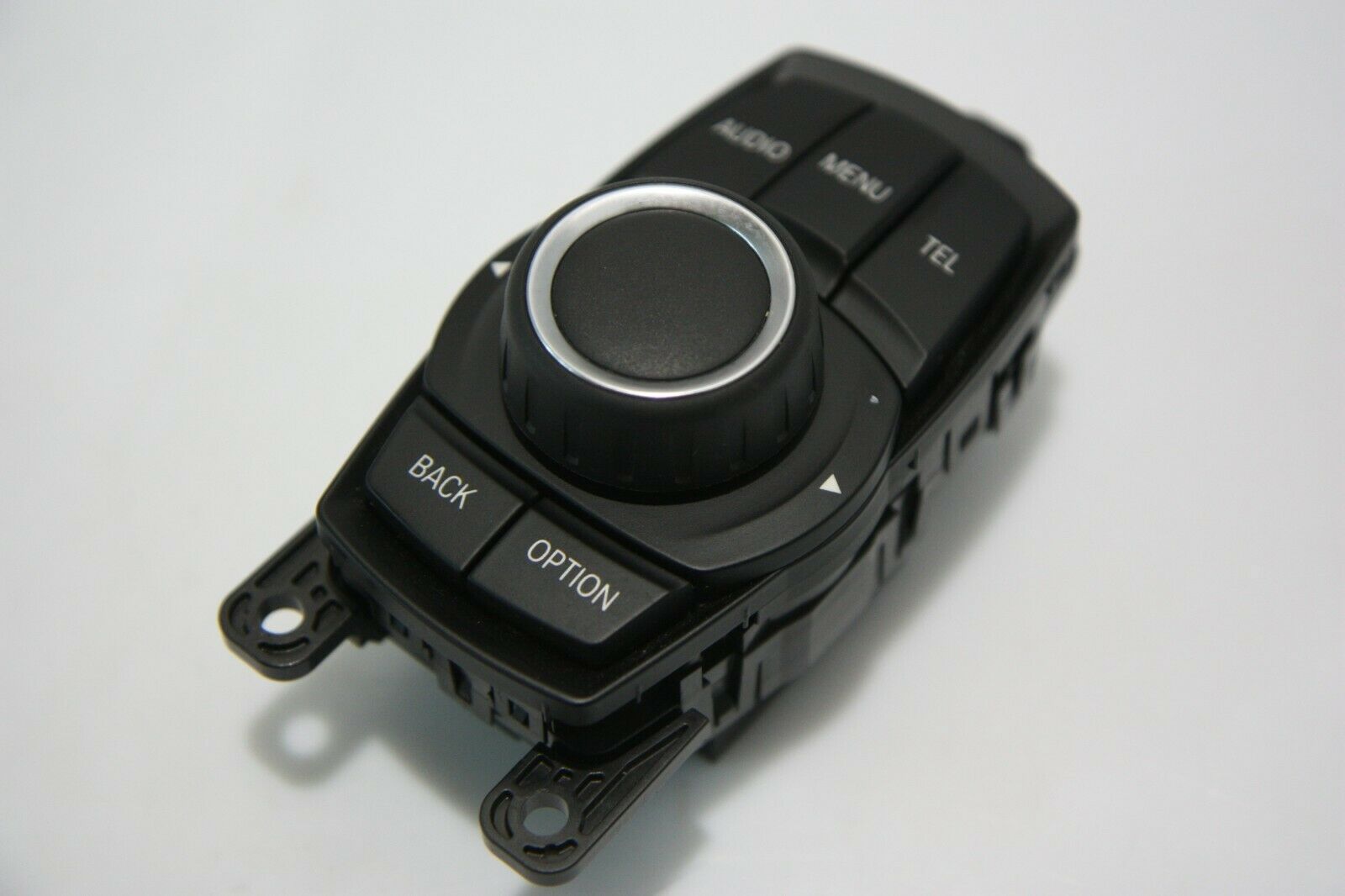 BMW 2 (F22 / F23) Head unit multimedia control