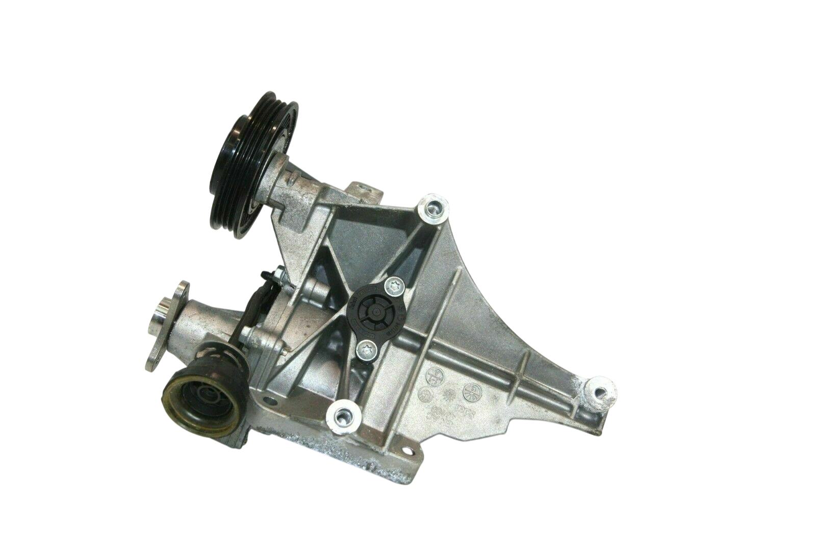 BMW 7 (G11 / G12) водяной насос BMW 7 SERIES Water Pump OEM 11517644810

Part c...