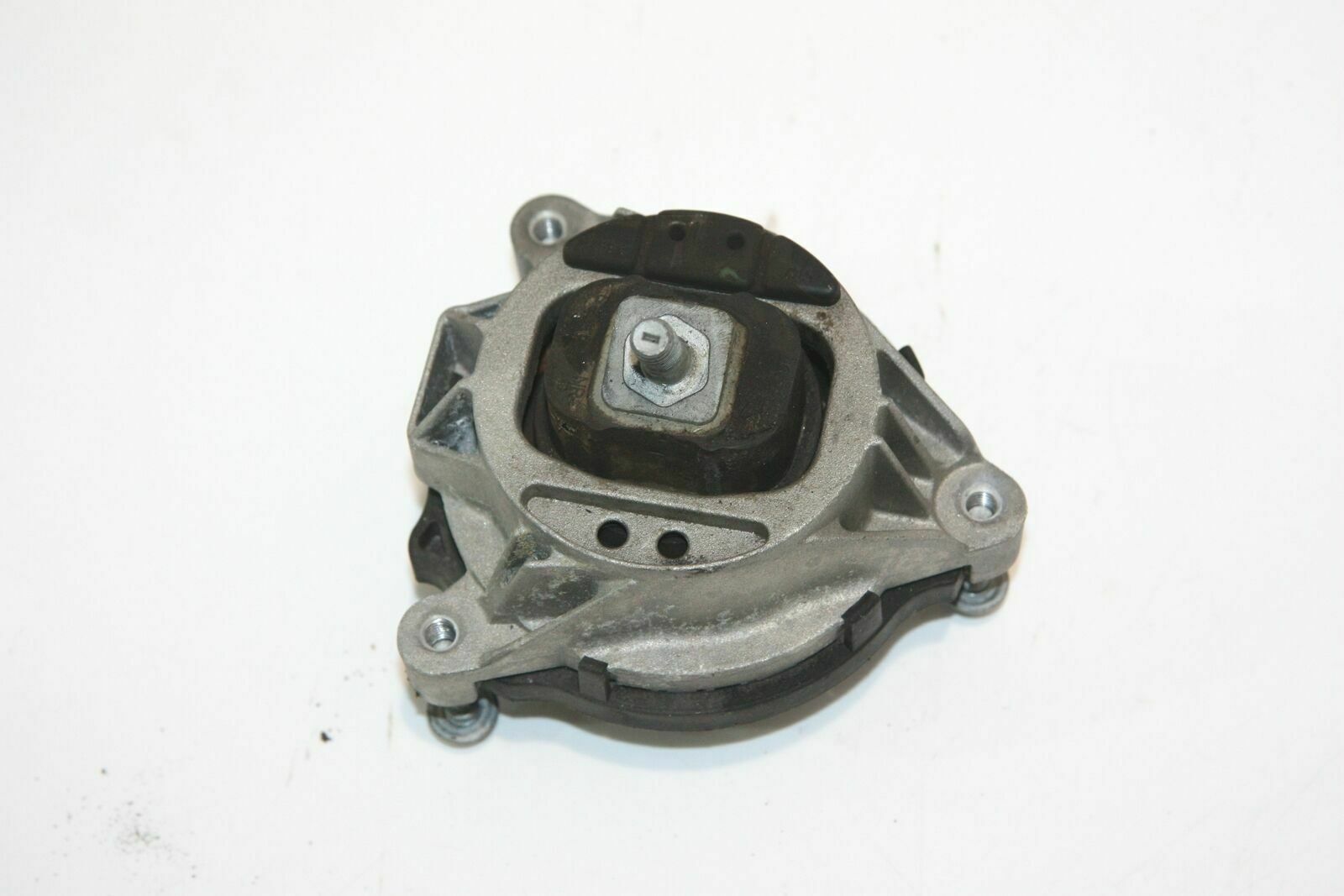 BMW 1 (F20 / F21) Engine mount bracket BMW 1 SERIES Engine mount bracket OEM 221167876...