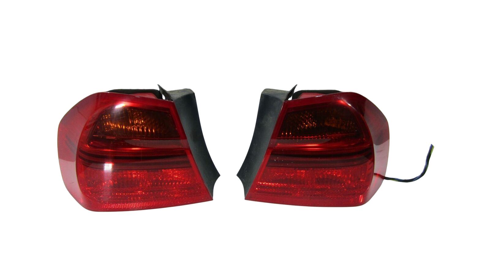 BMW 3 (E90 / E91 / E92 / E93) Rear/tail lights set BMW 3 SERIES Rear/tail lights set OEM 6937457

...