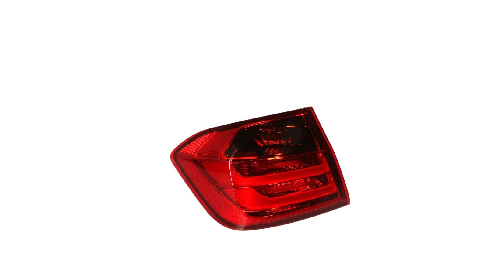 BMW 3 (F30 / F31) Rear/tail lights BMW 3 SERIES Rear/tail lights OEM 7259893

Part...