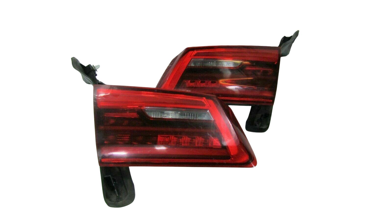 BMW 5 (G30 / G31) Rear/tail lights set BMW M5 Rear/tail lights set OEM 54107458888

Pa...