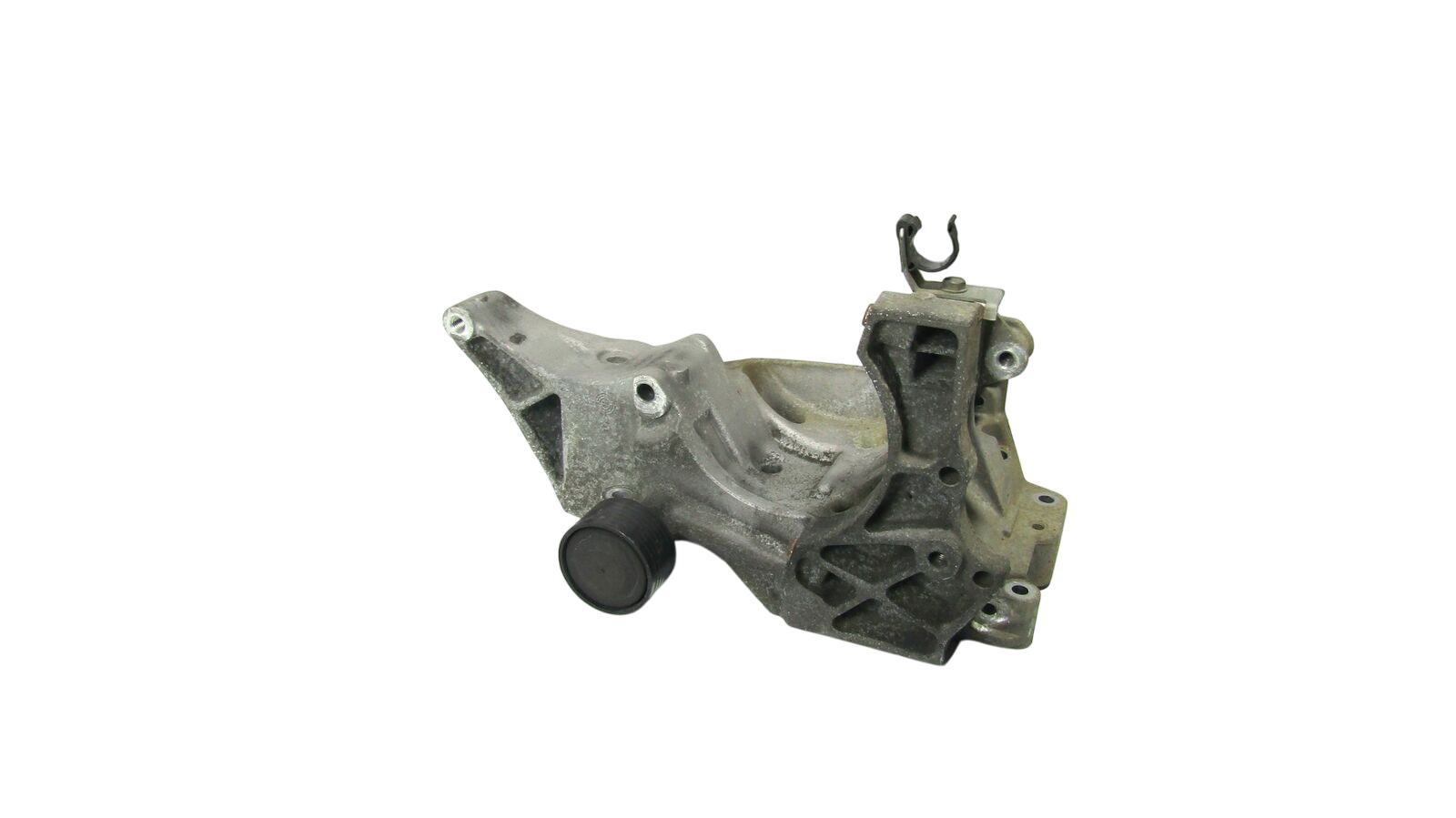 BMW 3 (E90 / E91 / E92 / E93) Generator/alternator bracket BMW 3 SERIES Generator/alternator bracket OEM 1...