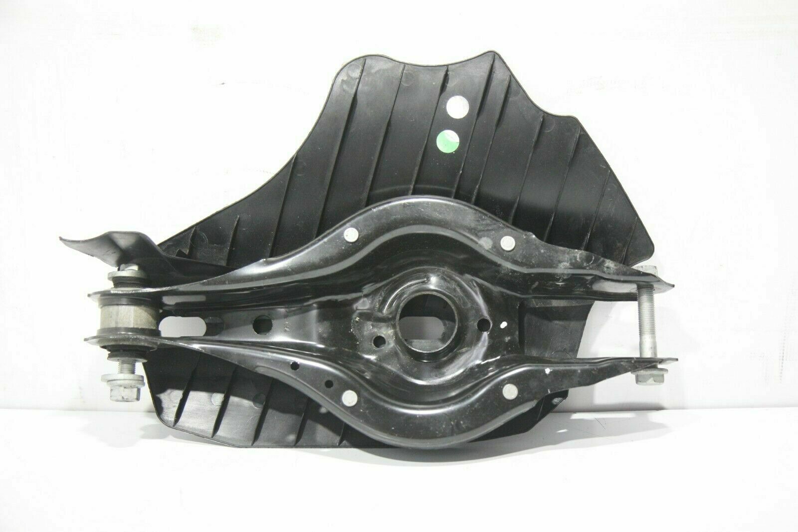 BMW 3 (F30 / F31) Rear upper control arm/wishbone BMW 3 SERIES Rear upper control arm/wishbone OE...