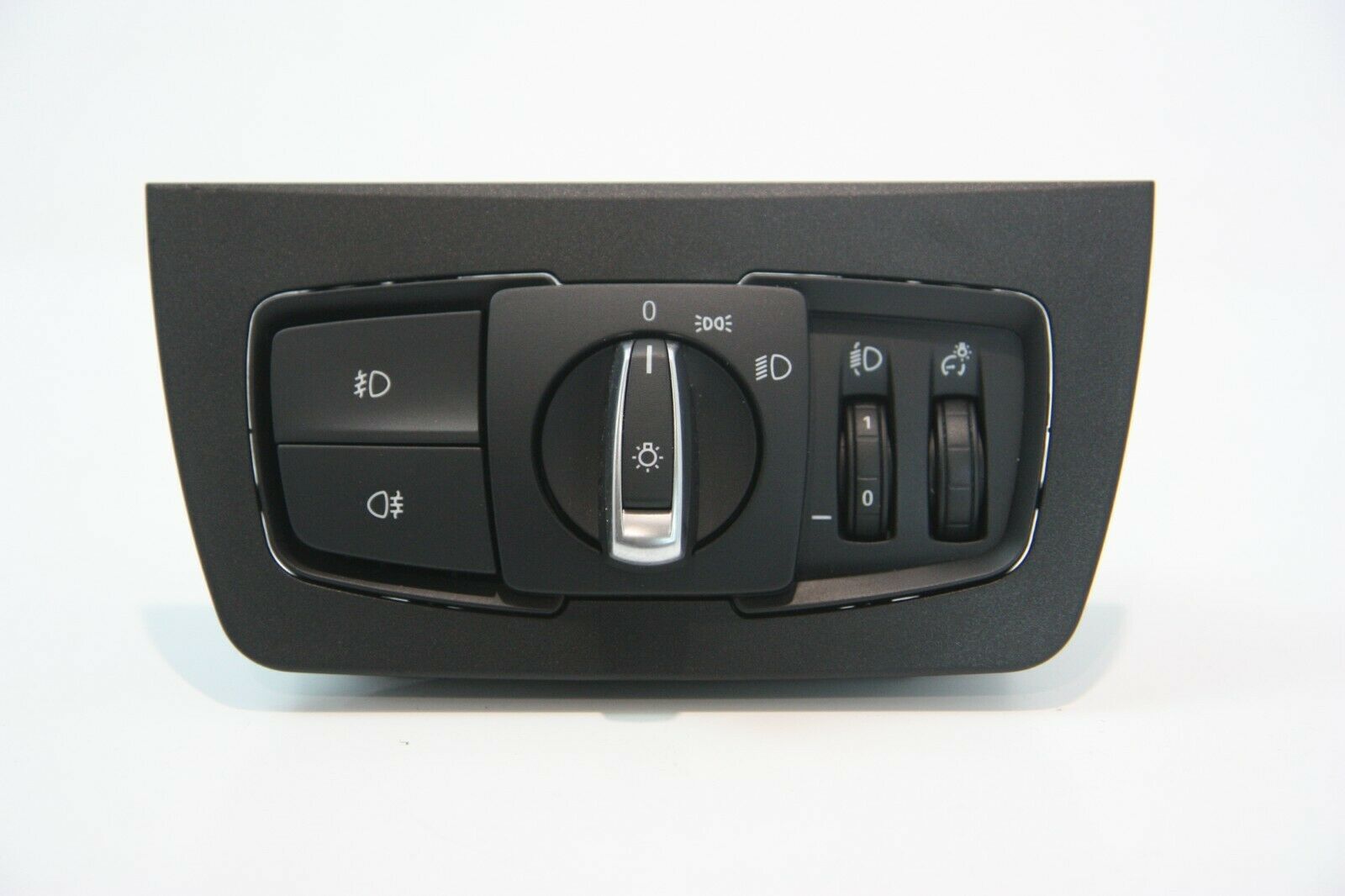 BMW 3 (F30 / F31) Valokatkaisin BMW 3 SERIES Light switch OEM 61316847513

Part...