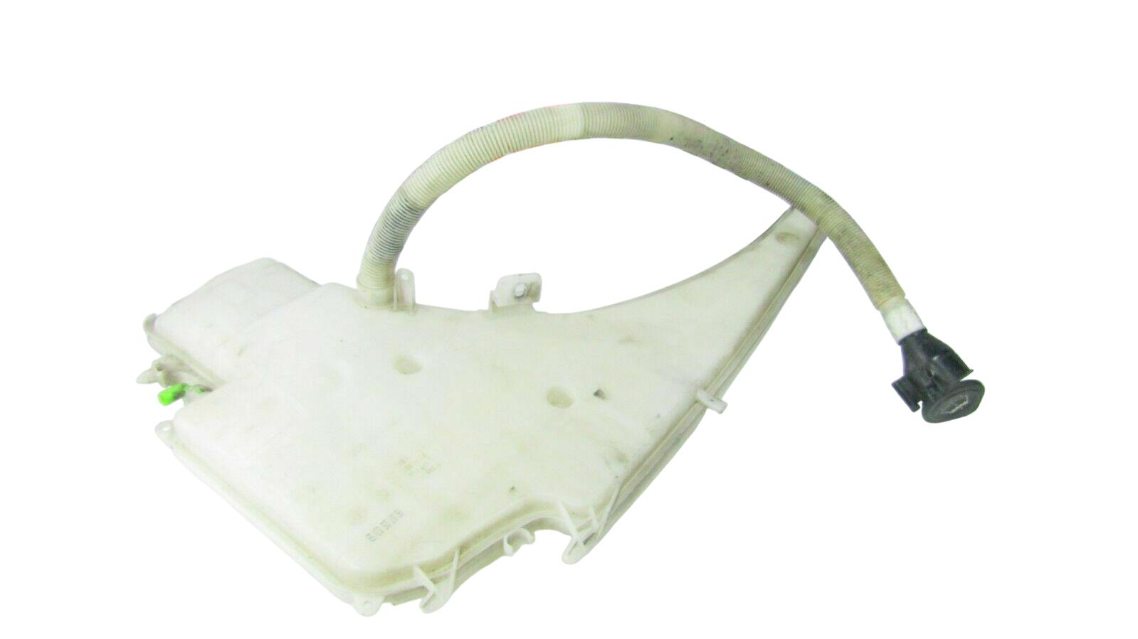 BMW 1 (E81 / E82 / E87 / E88) Windshield washer fluid reservoir/tank BMW 1 SERIES Windshield washer fluid reservoir/...