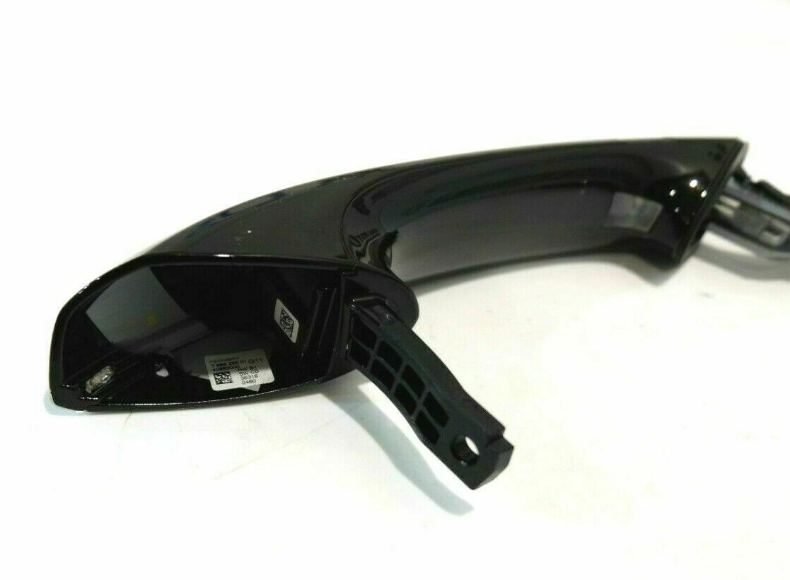 BMW 7 (G11 / G12) Front door handle cover BMW 7 SERIES Front door handle cover OEM 798929...