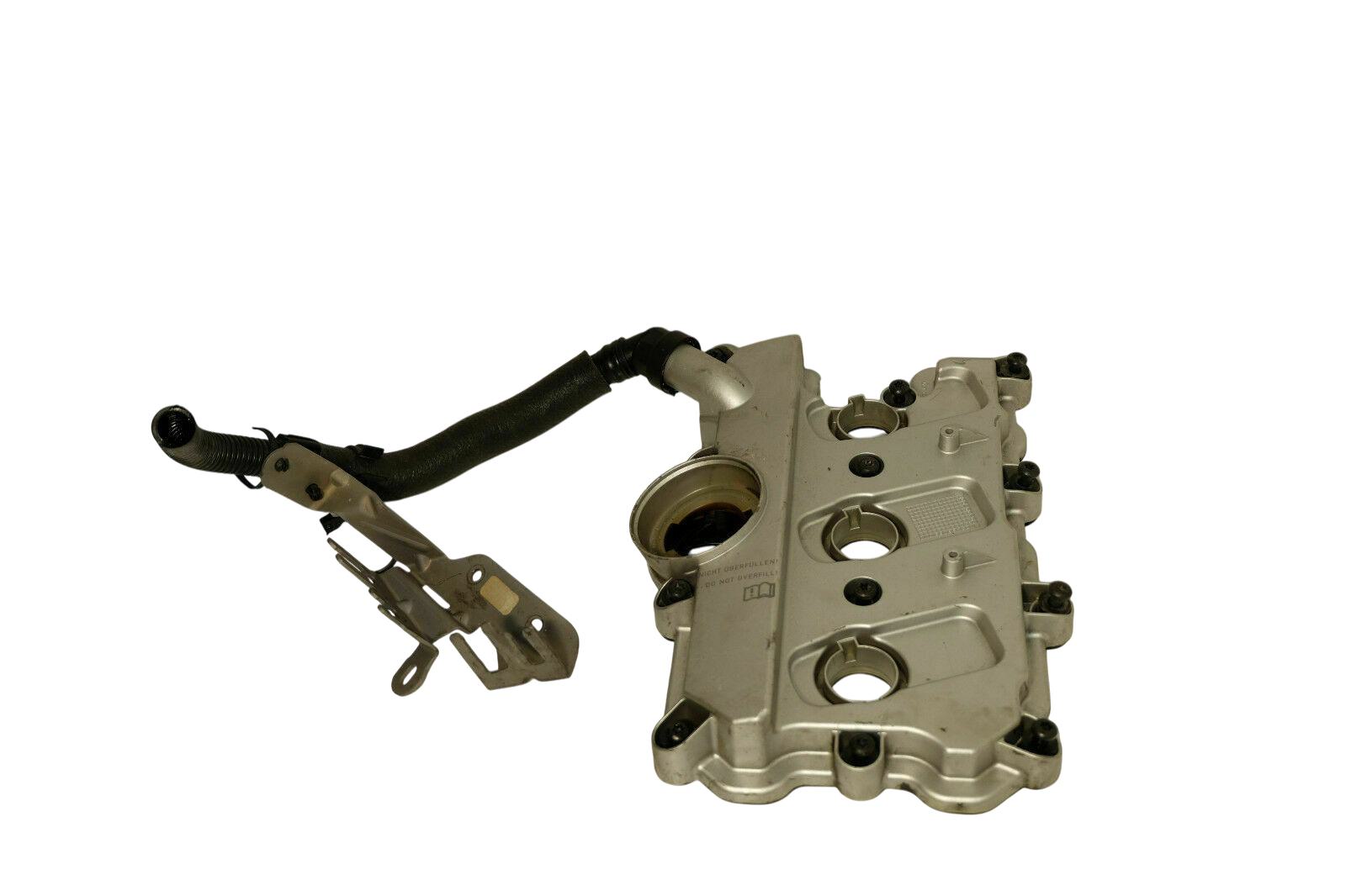 Audi A8 (D4) Rocker cam cover