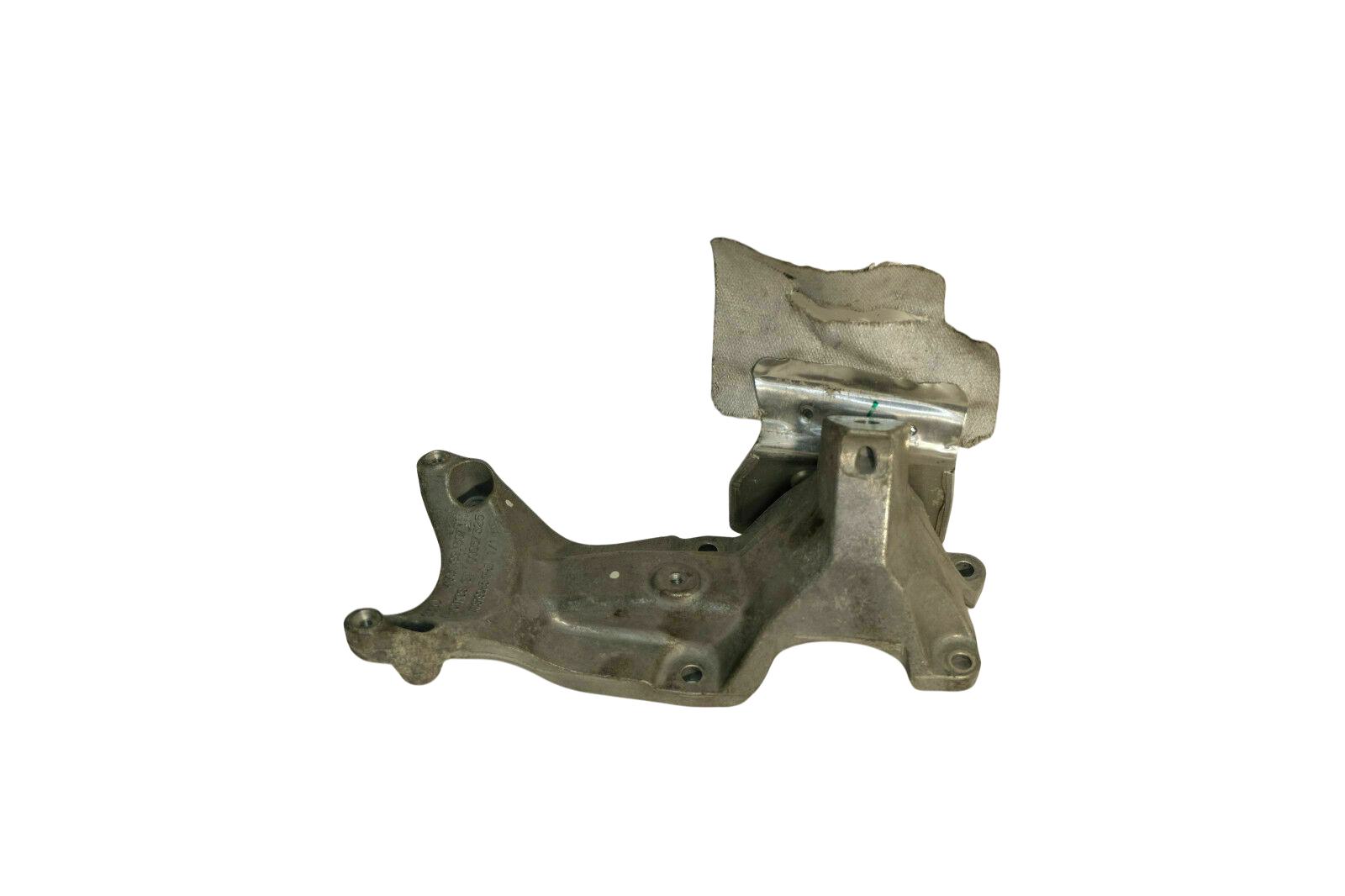 Audi A8 (D4) Engine mounting bracket