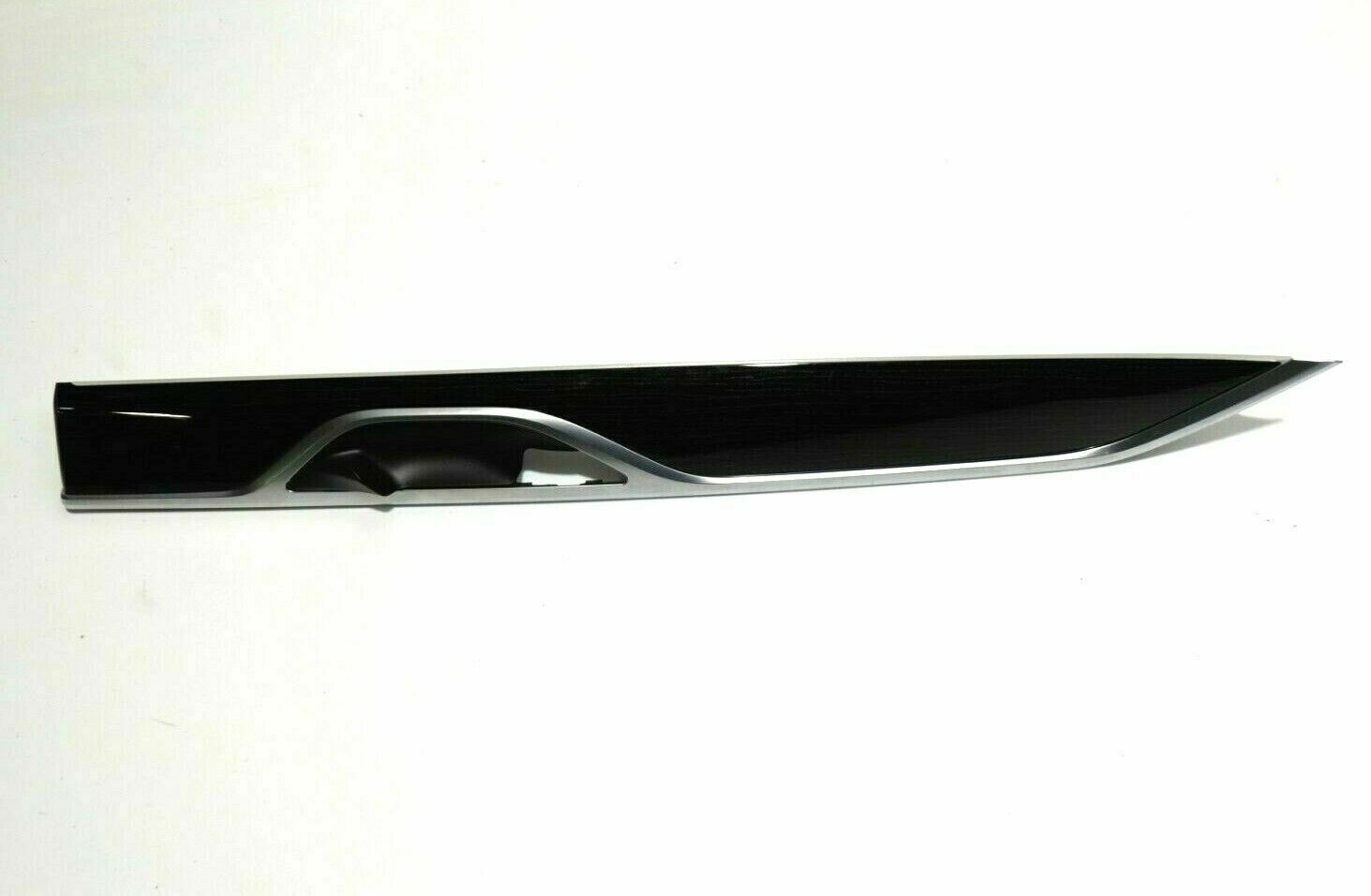 BMW 7 (G11 / G12) Front door trim bar BMW 7 SERIES Front door trim bar OEM 8069004

P...