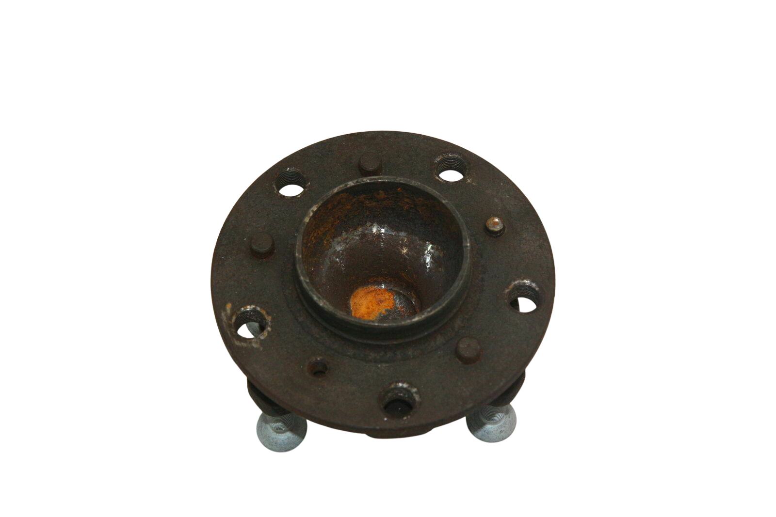BMW 6 (F06 / F12 / F13) Front wheel hub BMW 6 SERIES Front wheel hub OEM 2284375

Part ...