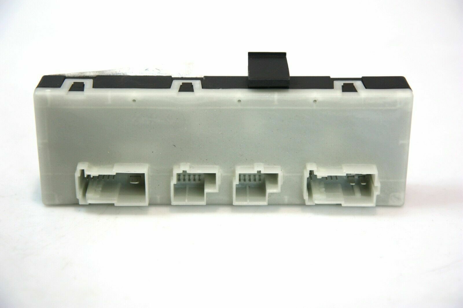 BMW 5 (G30 / G31) Tailgate/trunk control unit/module BMW 5 SERIES Tailgate/trunk control unit/module...