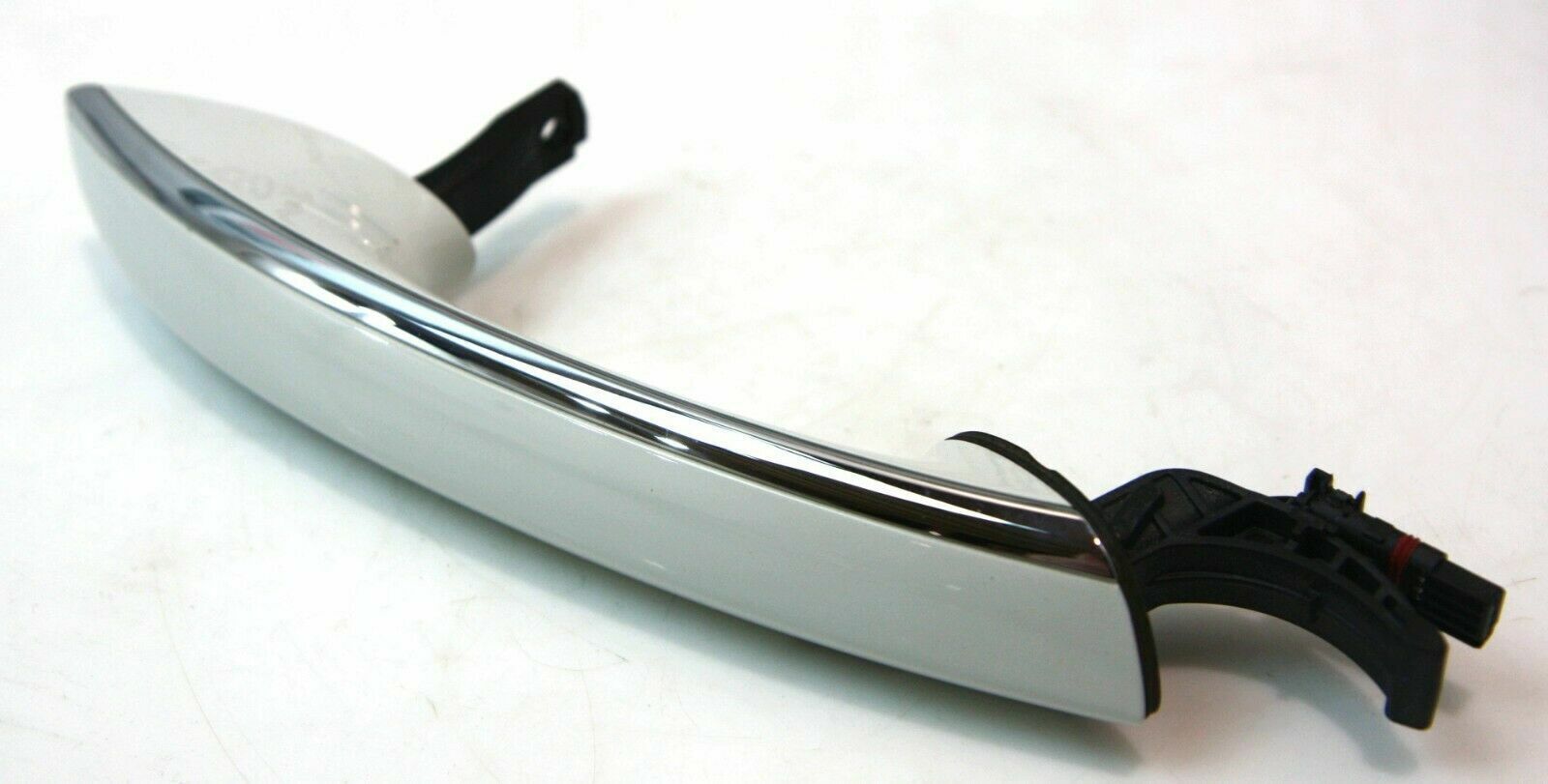 BMW 7 (G11 / G12) Rear Door Handle Trim BMW 7 SERIES Rear Door Handle Trim OEM 51217472...